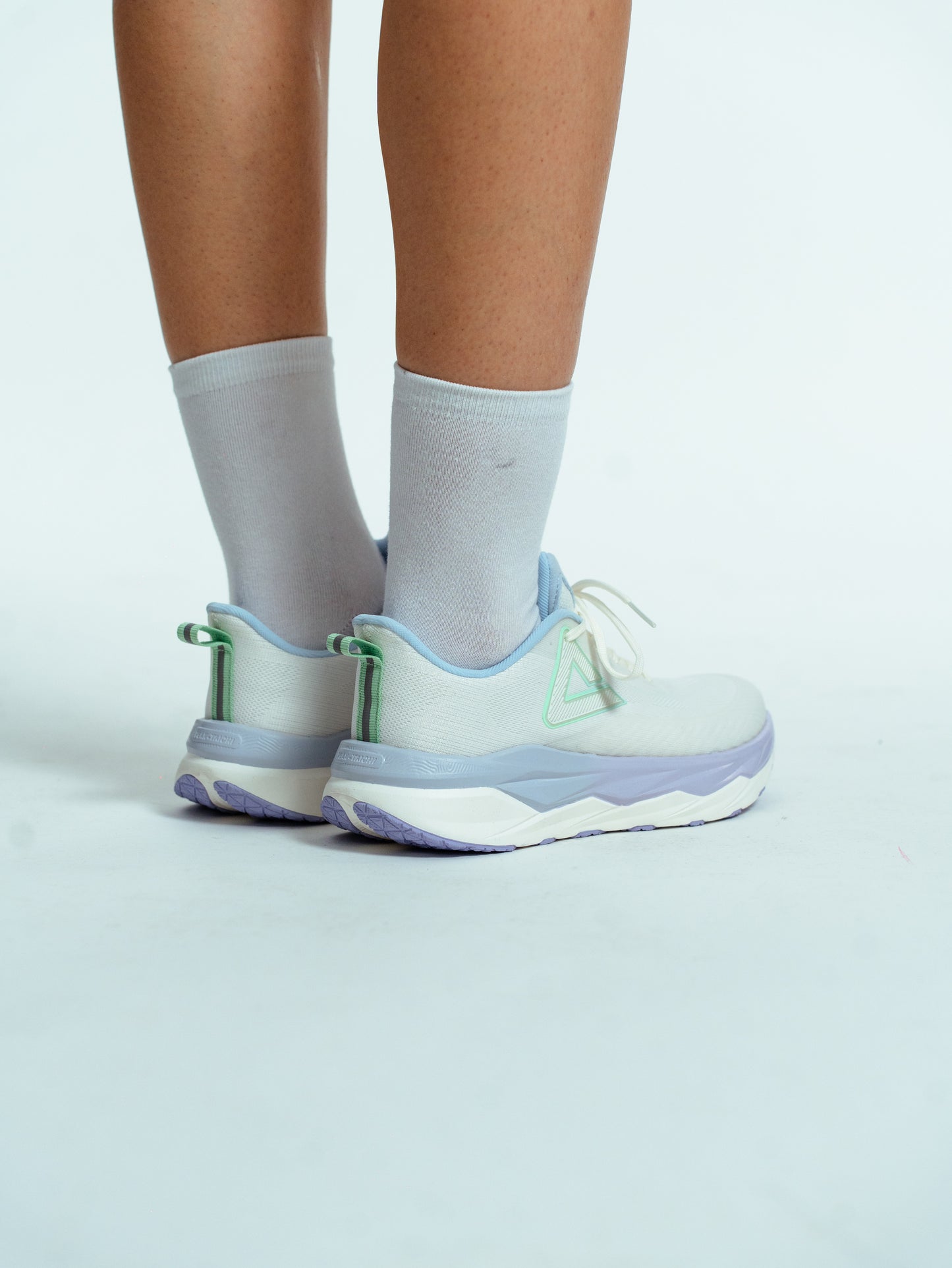 Кроссовки женские для бега Peak EXT52188H white/purple