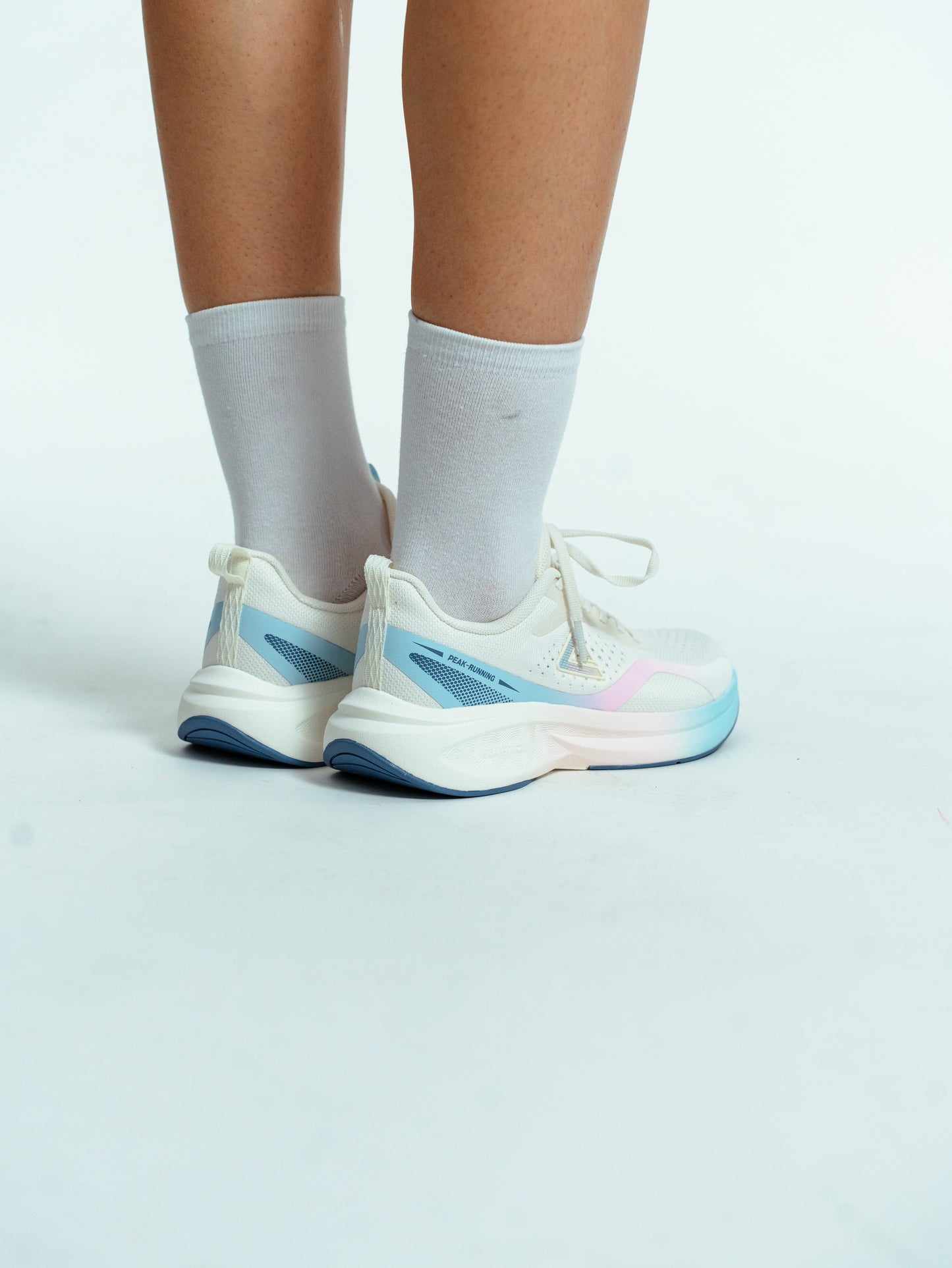 Кроссовки женские для бега Peak EXT52218H white/pink/blue