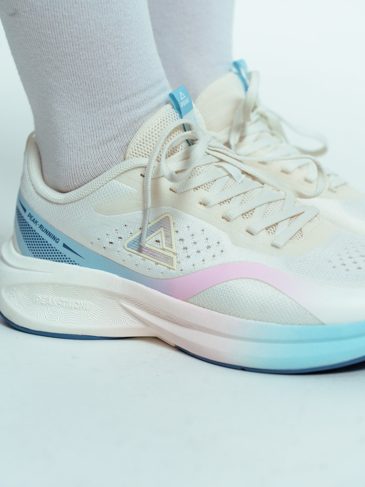 Кроссовки женские для бега Peak EXT52218H white/pink/blue