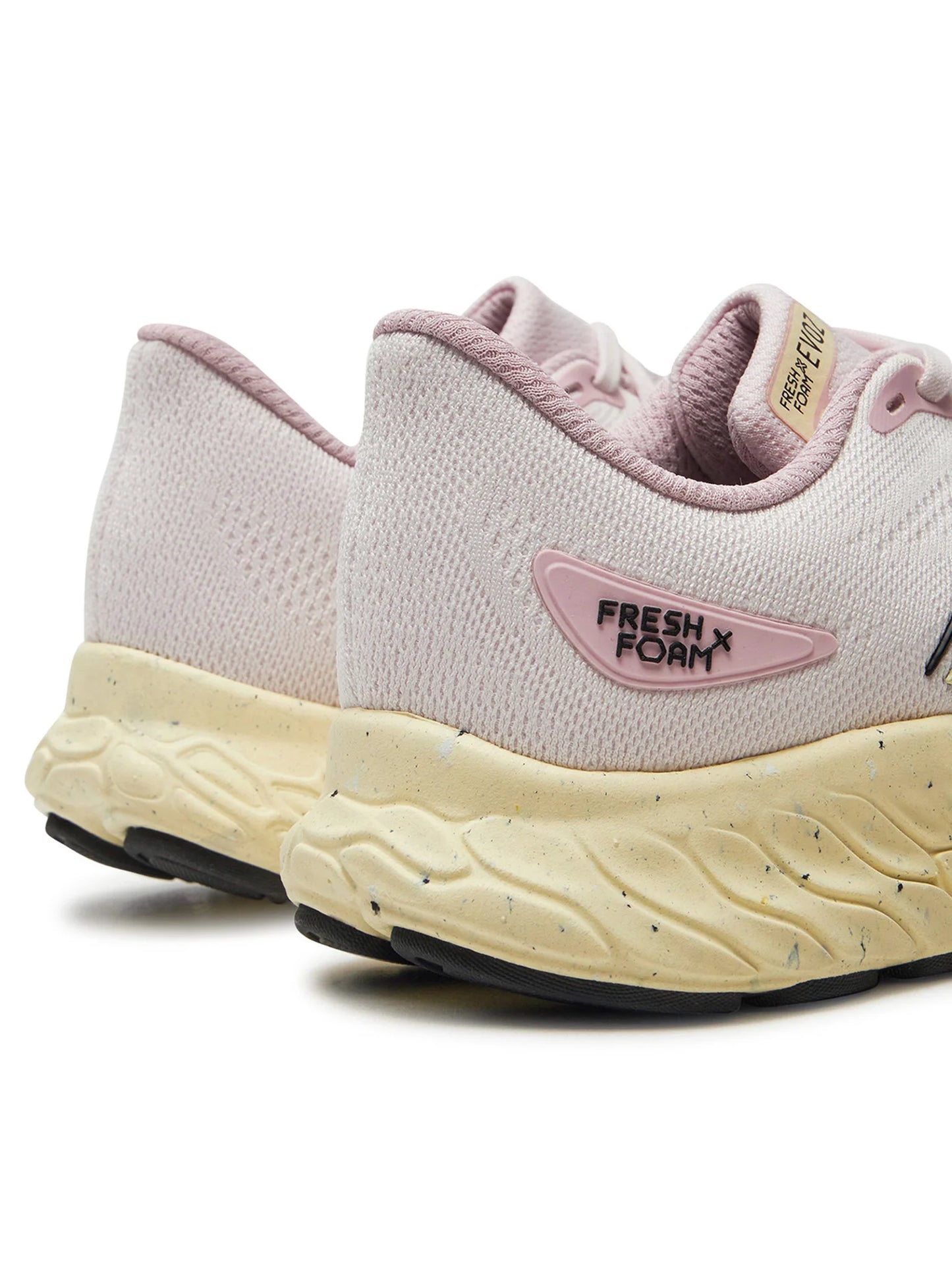 Кроссовки женские для бега New Balance WEVOZCP3