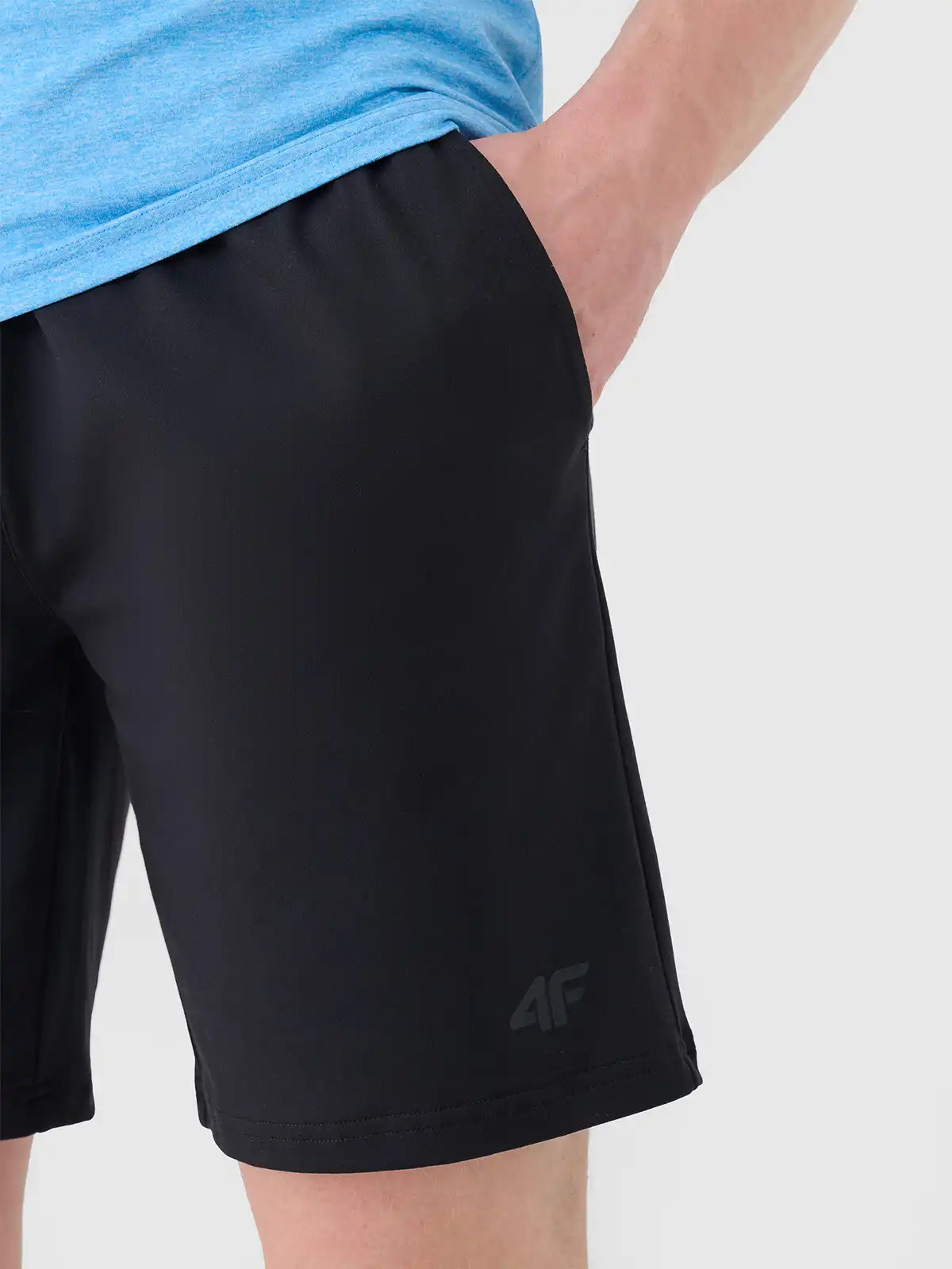 Pantaloni scurți de antrenament pentru bărbați  4F M1277 4FWSS26TFSHM1277 deep black