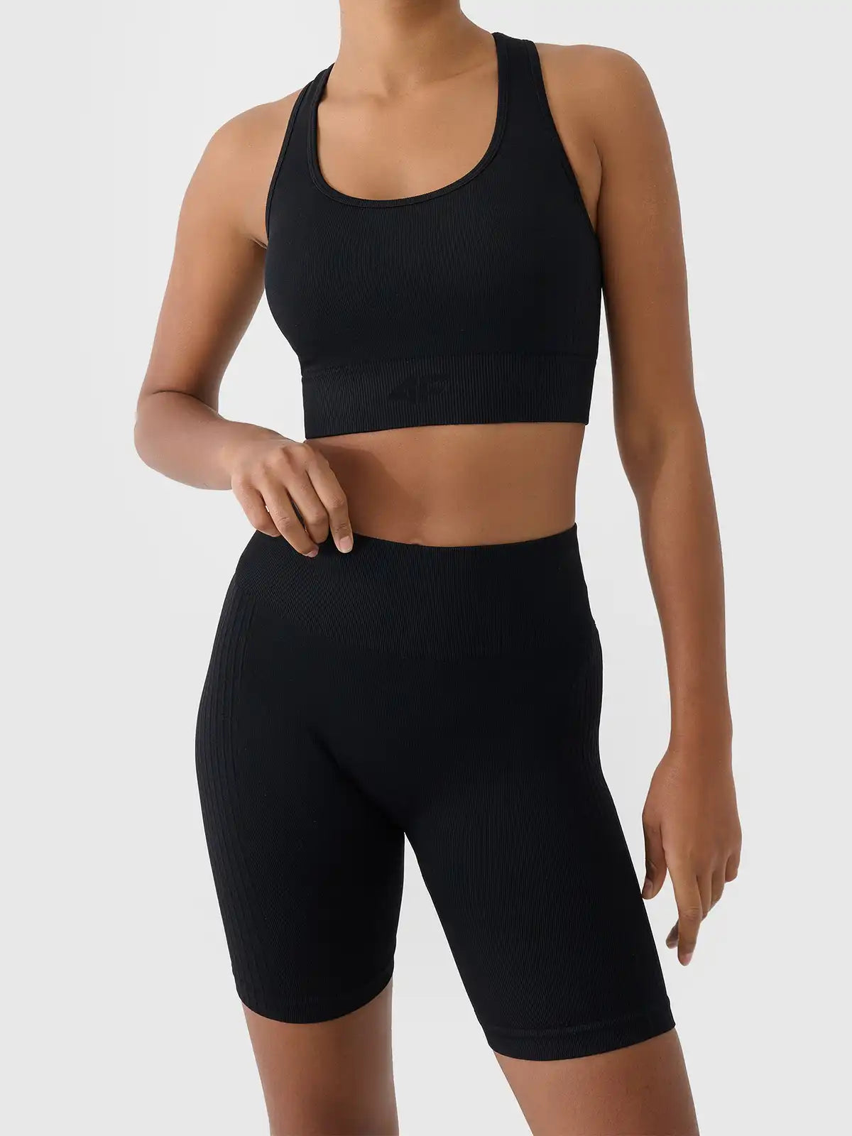 Женские короткие леггинсы для фитнеса 4F F087 4FWSS26TFSTF087 deep black