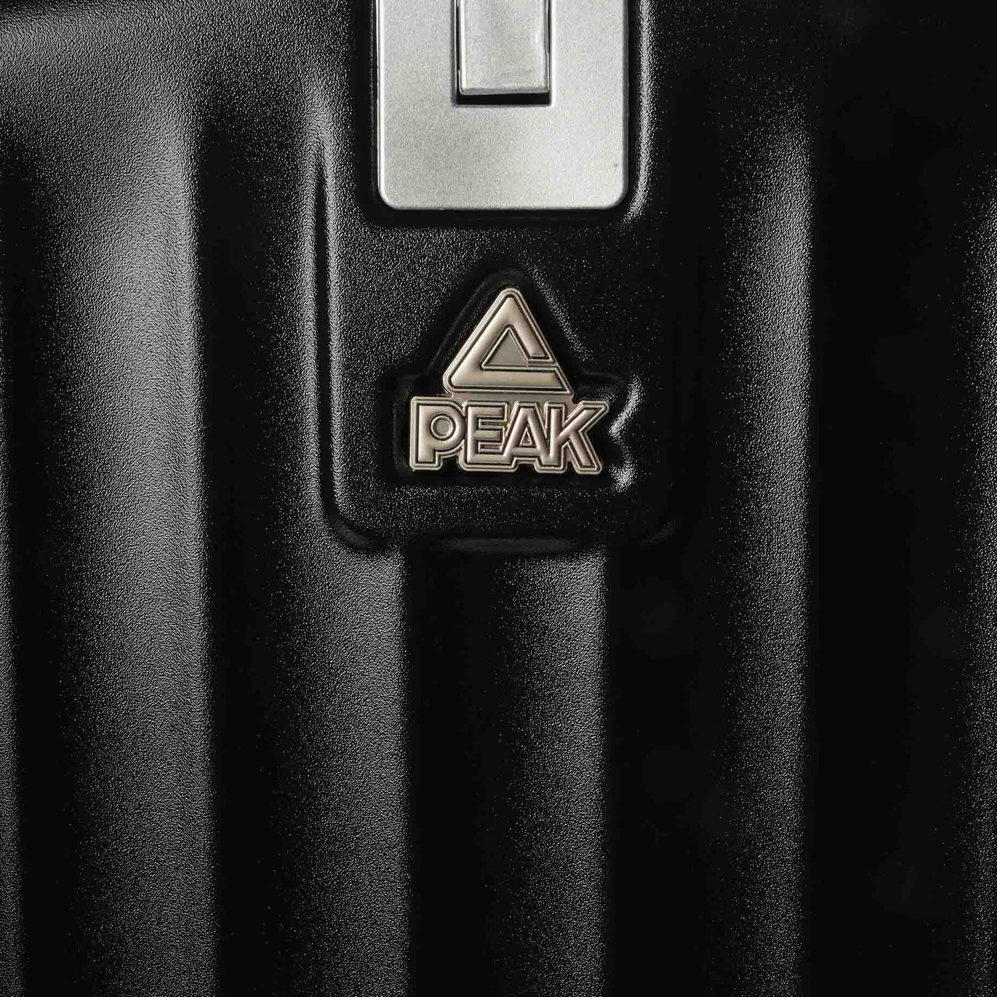 Чемодан на колесах Peak B3261020 black