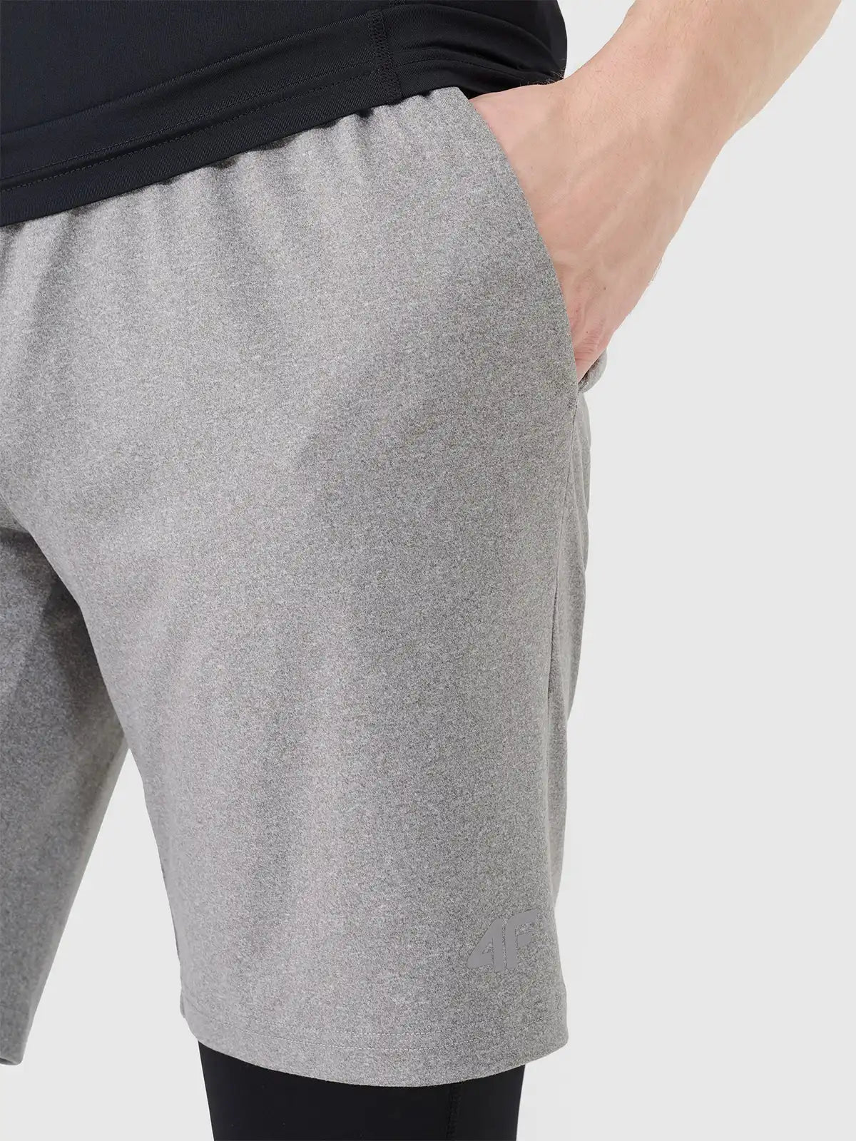 Pantaloni scurți de antrenament pentru bărbați  4F M1277 4FWSS26TFSHM1277 grey melange