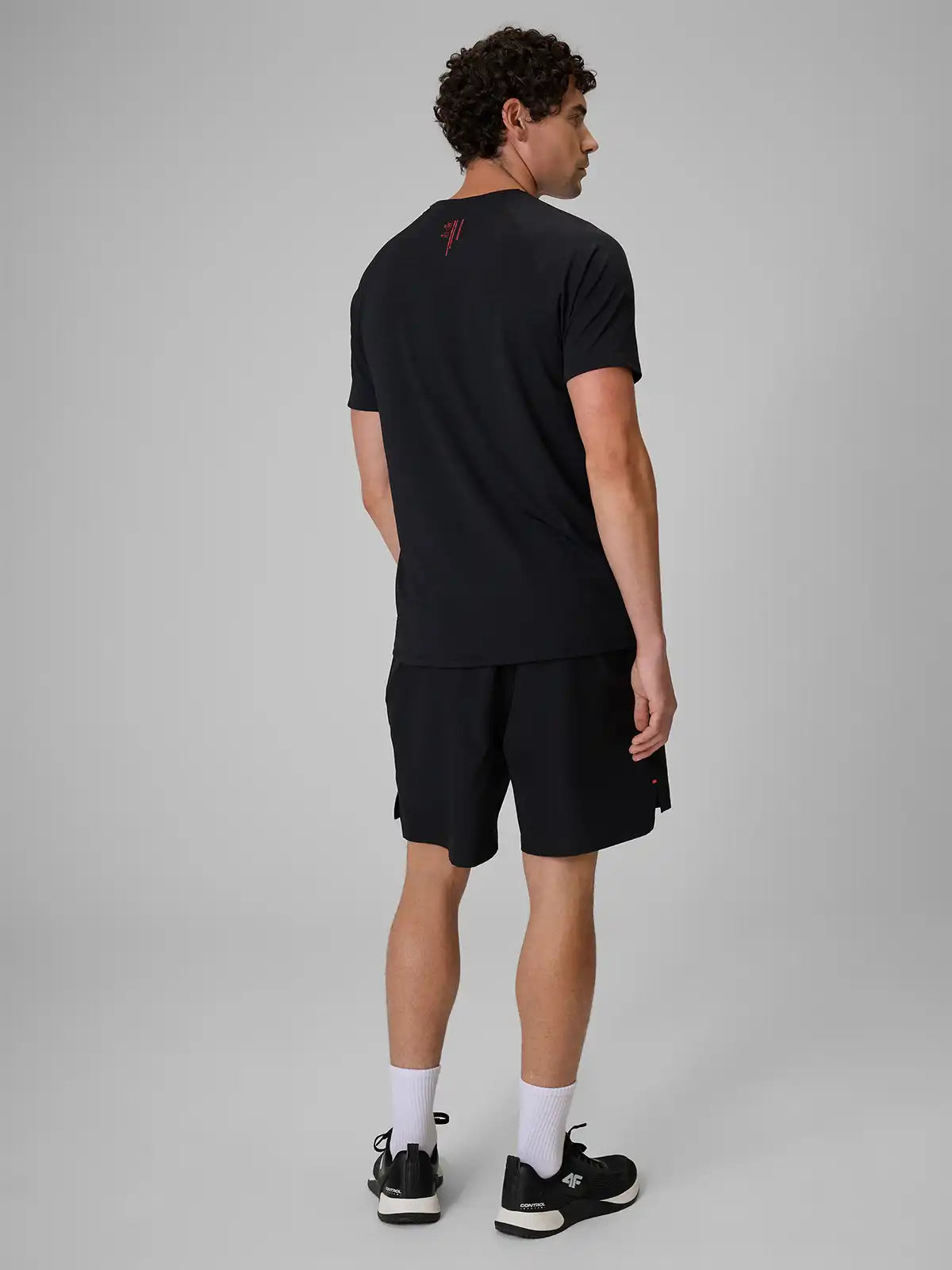 Pantaloni scurți de fitness pentru bărbați 4F M1588 4FWAW26TFSHM1588 deep black