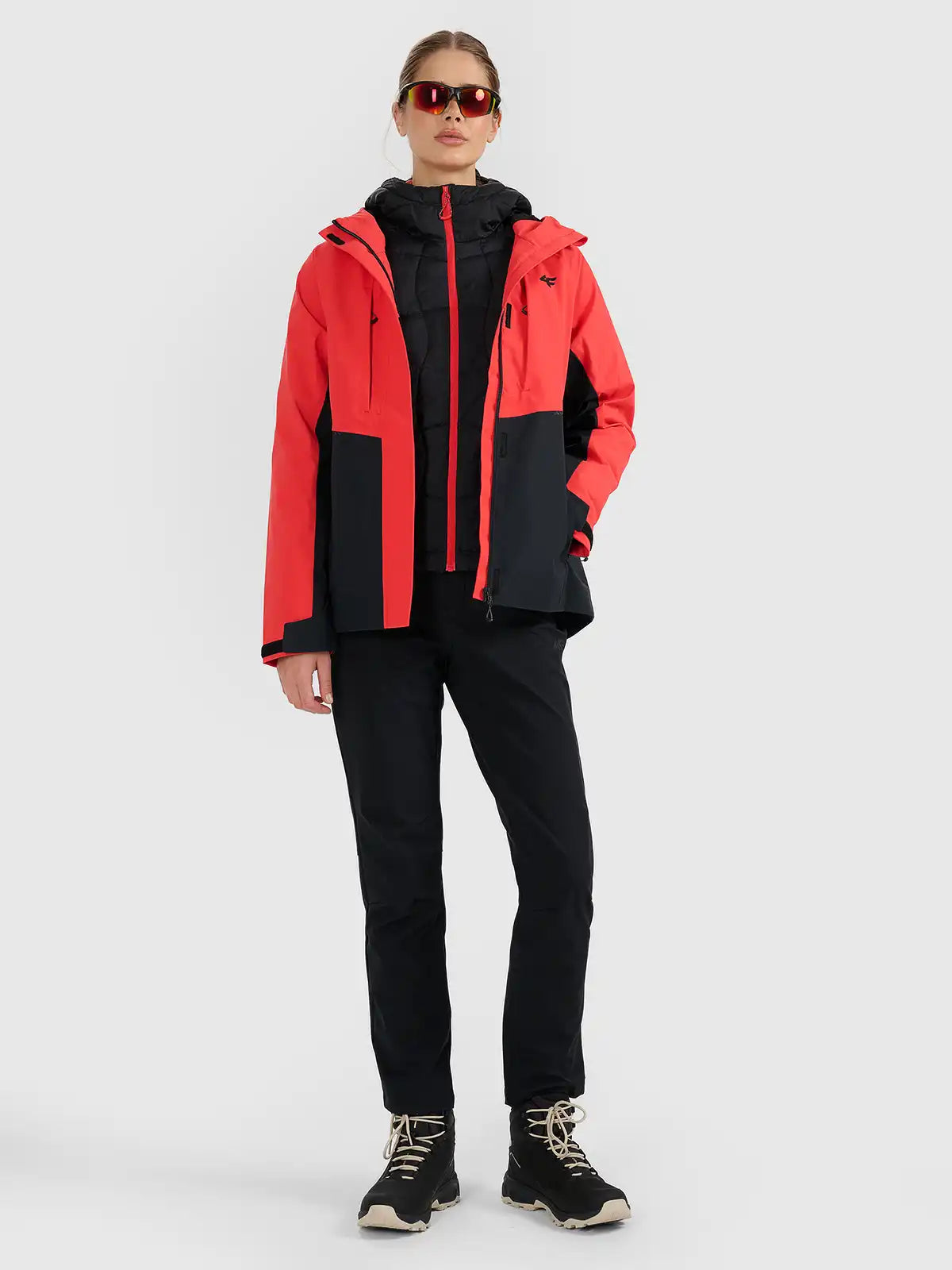 Pantaloni impermeabili pentru femei 4F F0988 4FWAW25TFTRF0988 deep black