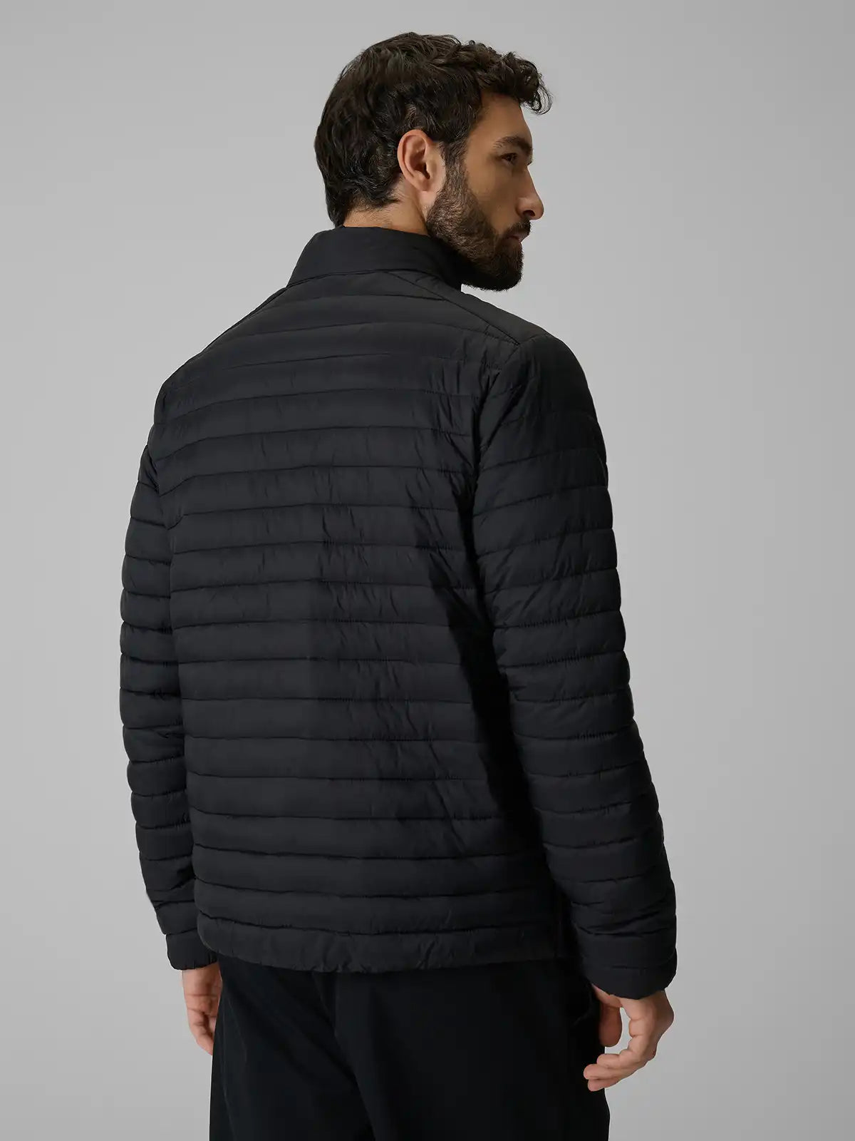Jachetă de puf pentru bărbați 4F  M0934 4FWAW26TDJAM0934 deep black