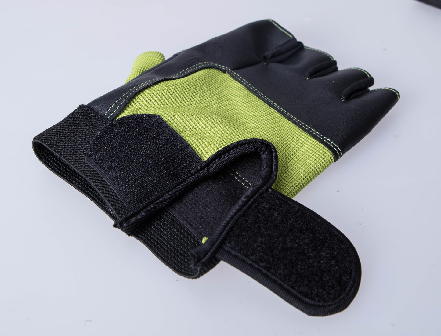 Перчатки LiveUp Training Glove LS3058