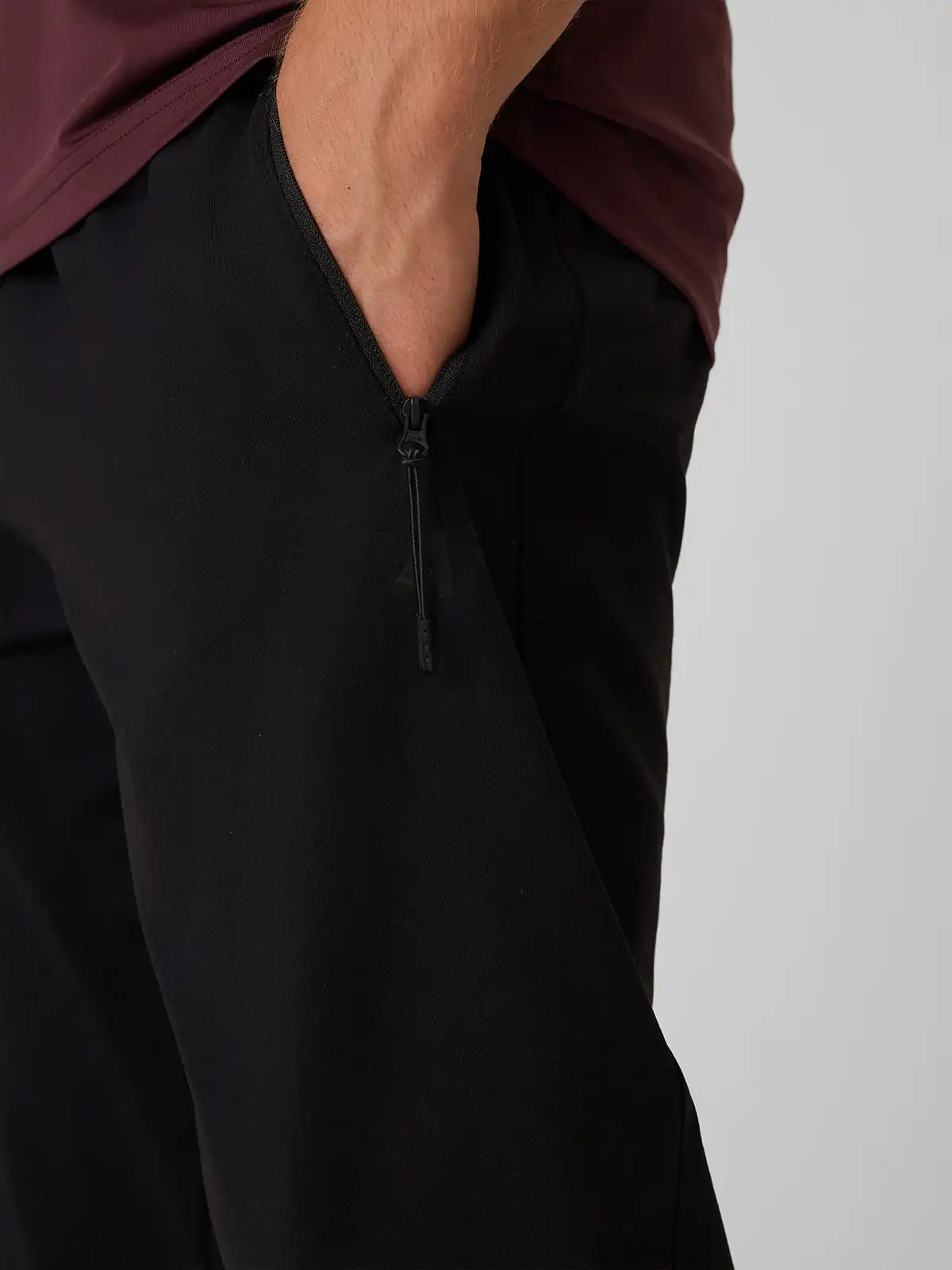 Мужские спортивные штаны 4F  M1424 4FWAW26TFTRM1424 deep black