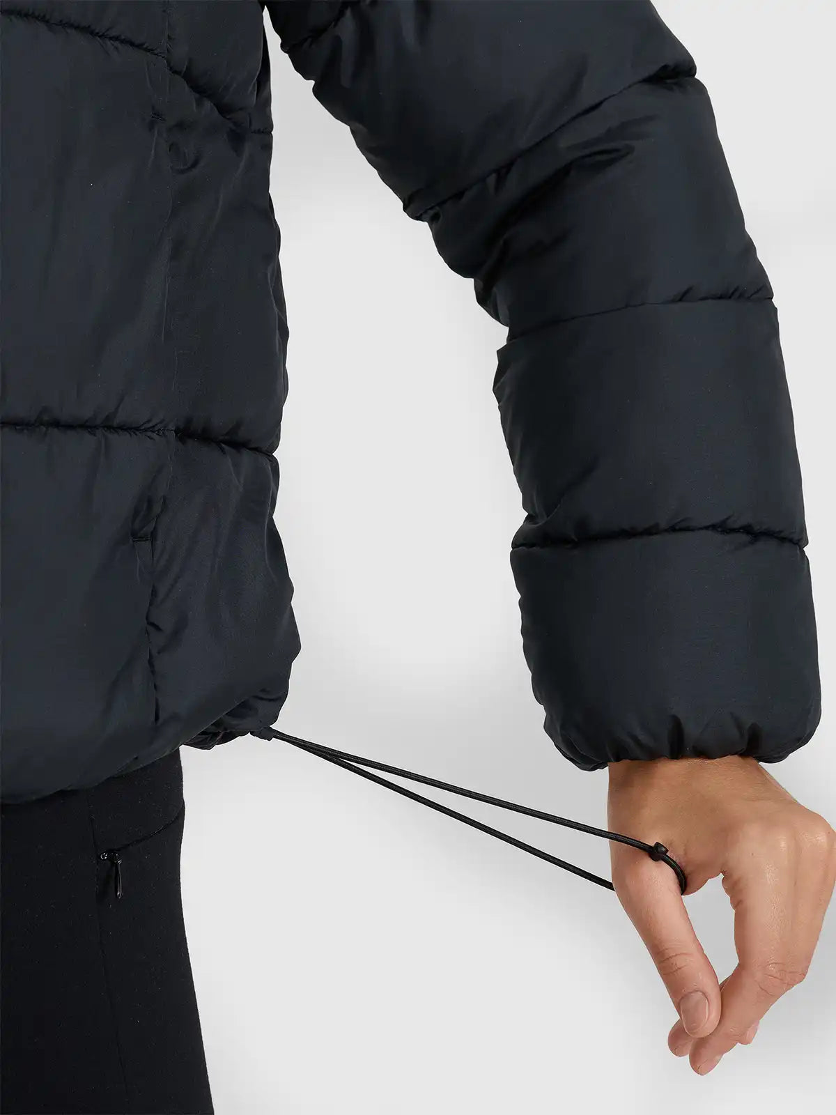 Женский пуховик 4F F581 4FWAW25TDJAF581 deep black