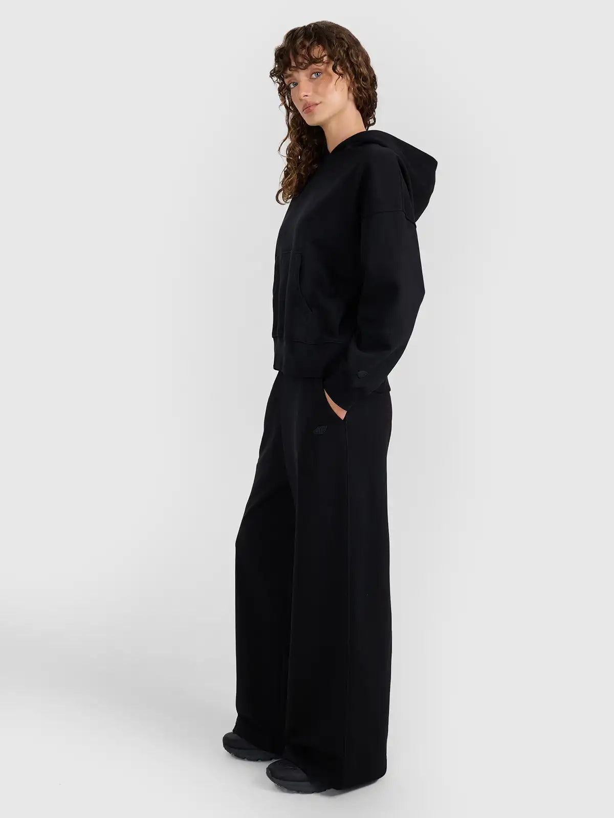 Женские штаны casual 4F F1204 4FWAW25TTROF1204 deep black