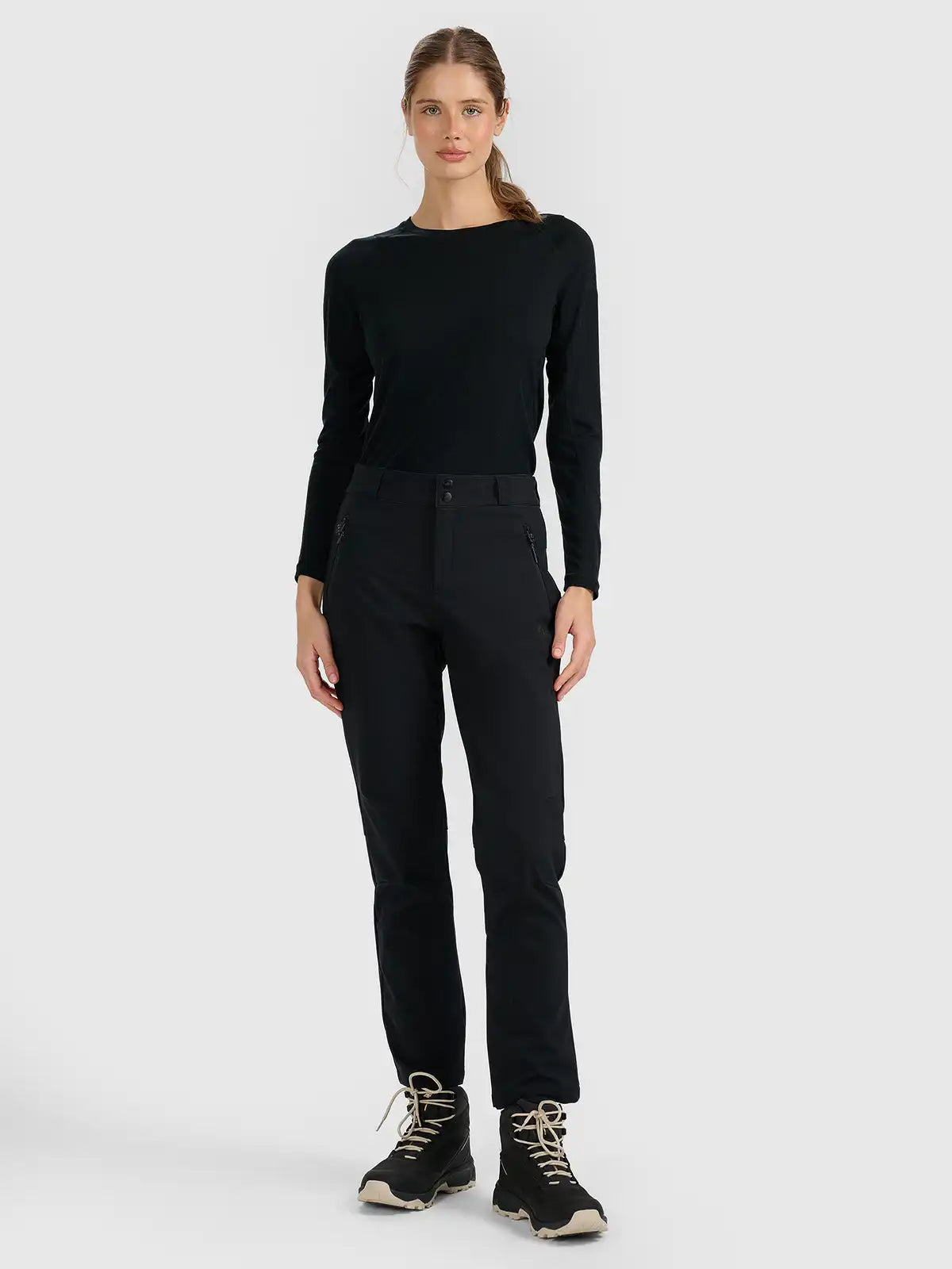 Pantaloni impermeabili pentru femei 4F F0988 4FWAW25TFTRF0988 deep black