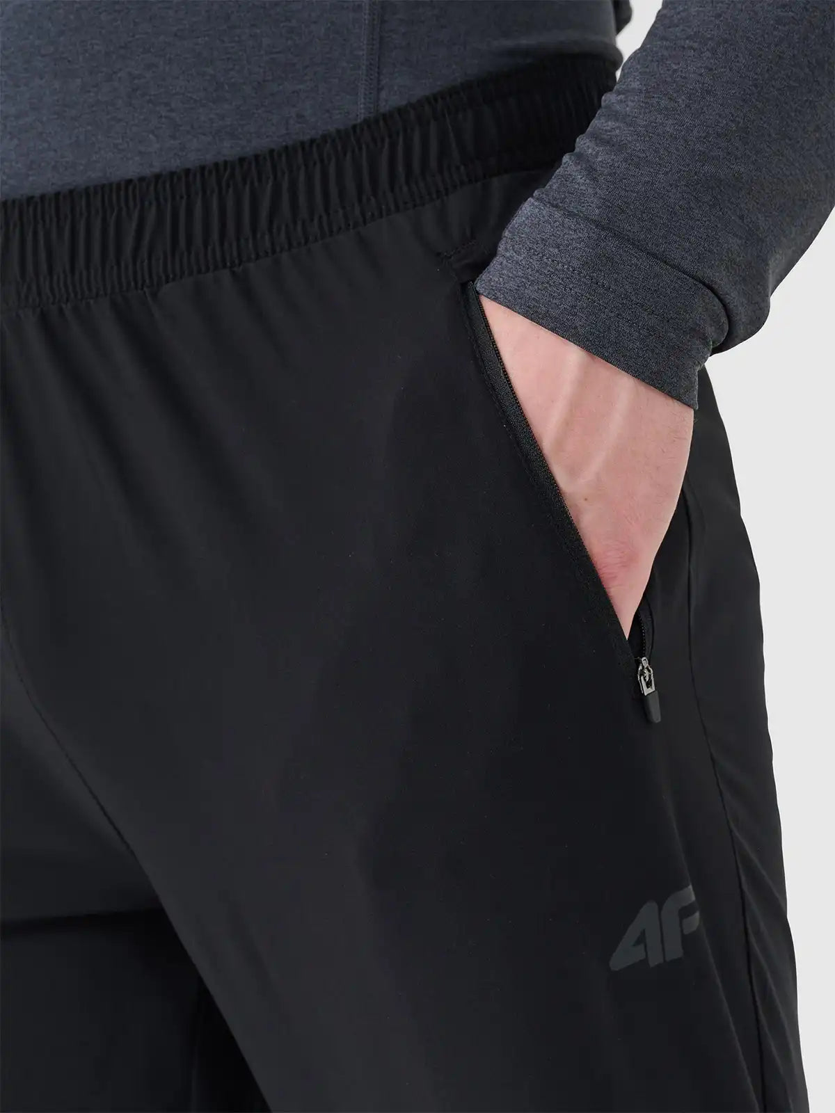 Pantaloni sportivi pentru bărbați 4F M1047 4FWSS26TFTRM1047 deep black