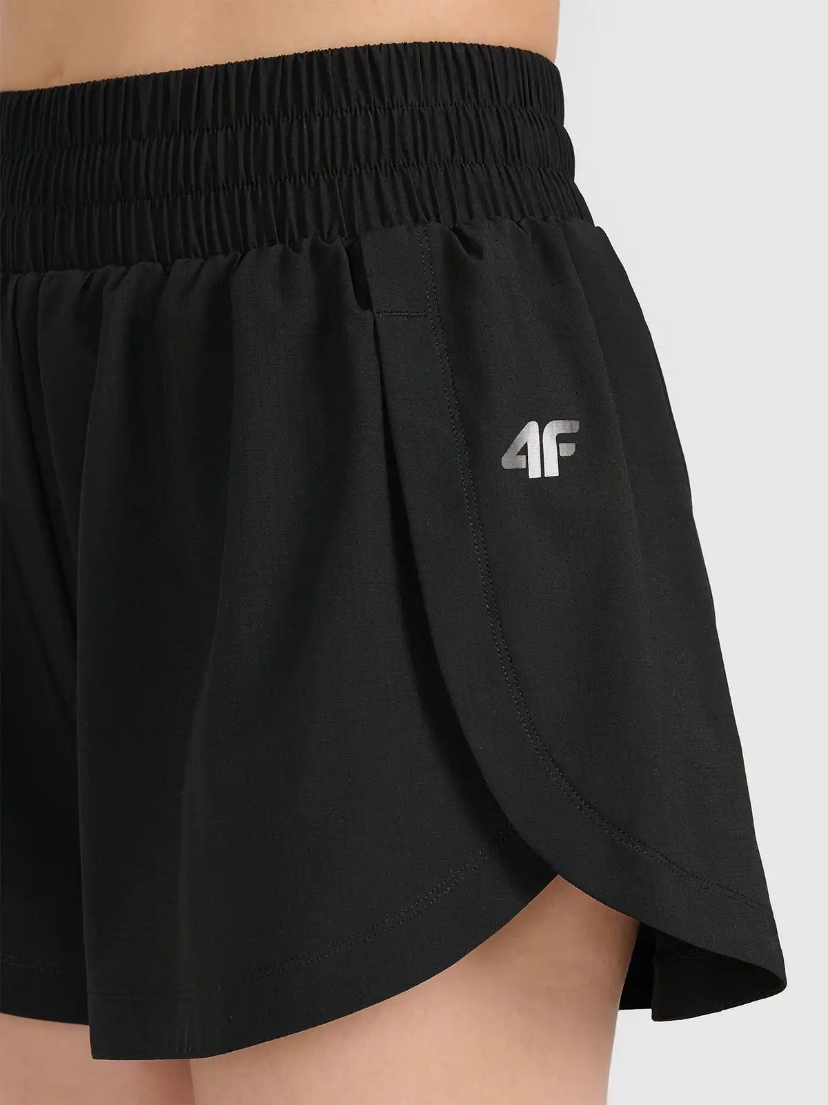 Женские шорты для фитнеса  4F F1433 4FWSS26TFSHF1433 deep black