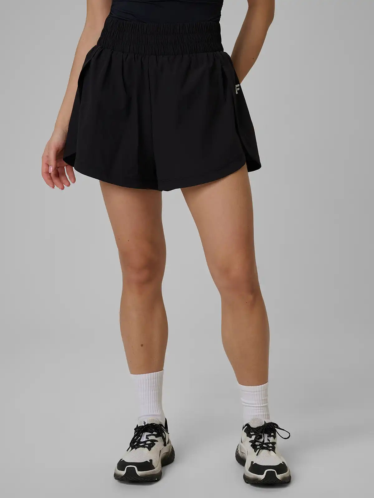 Женские шорты для фитнеса  4F F1433 4FWSS26TFSHF1433 deep black