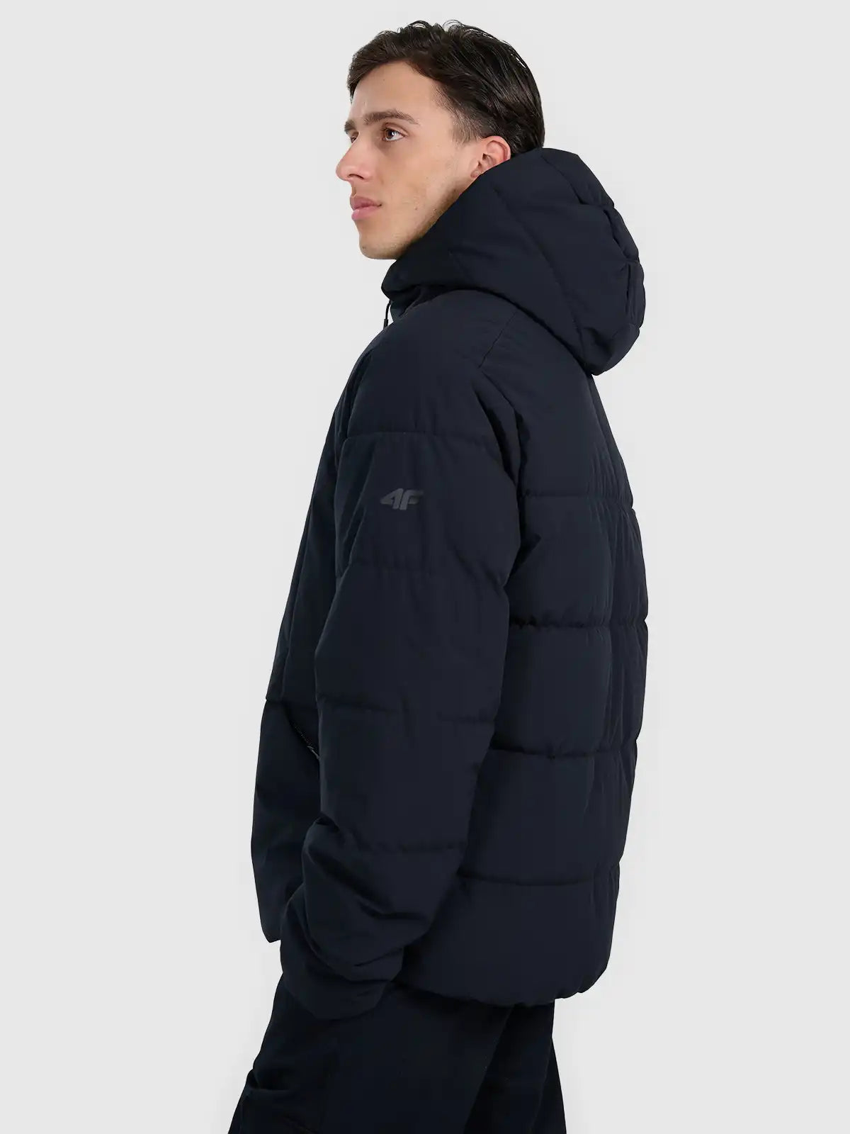 Jacheta de puf pentru bărbați cu glugă 4F M0710 4FWAW25TDJAM0710 deep black