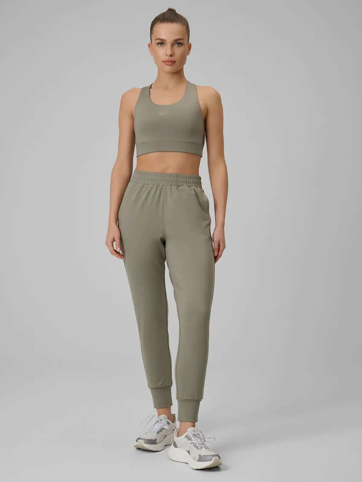 Pantaloni sport pentru femei 4F  F1074 4FWSS26TFTRF1074 green