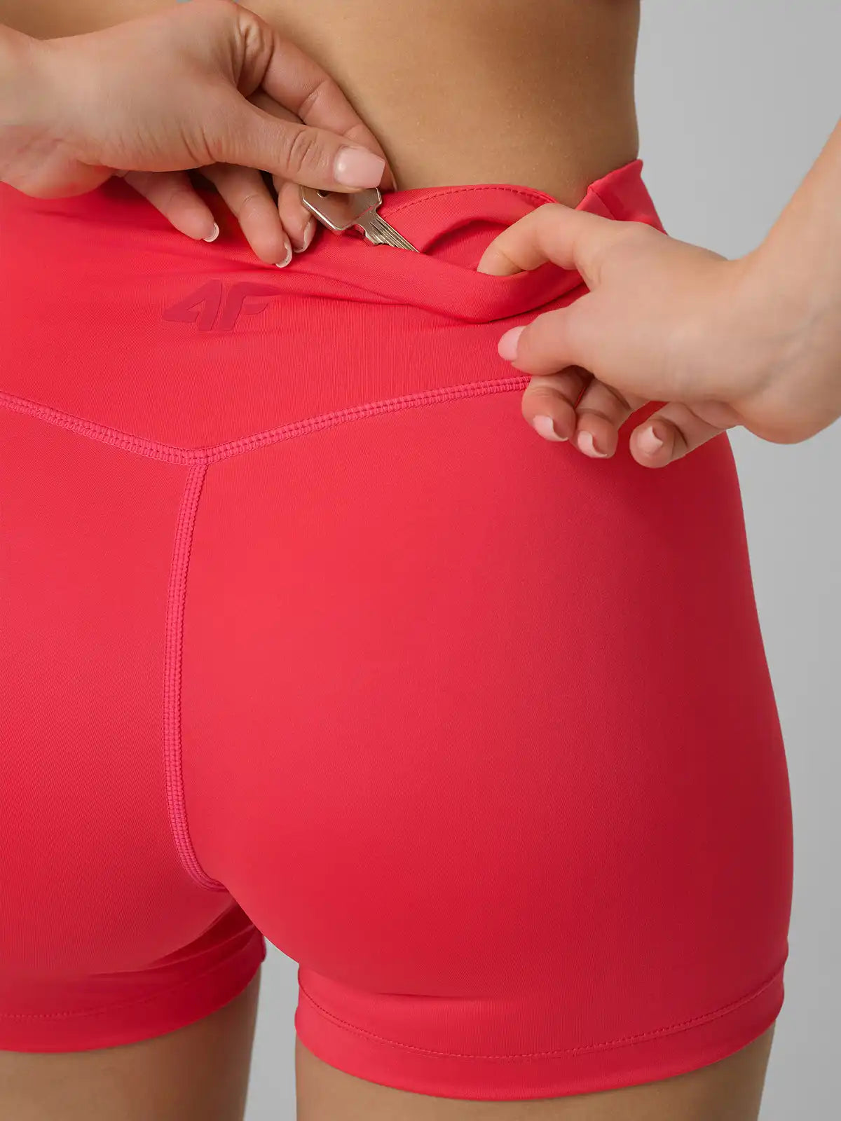 Женские короткие леггинсы для фитнеса 4F F086 4FWSS26TFSTF086 coral