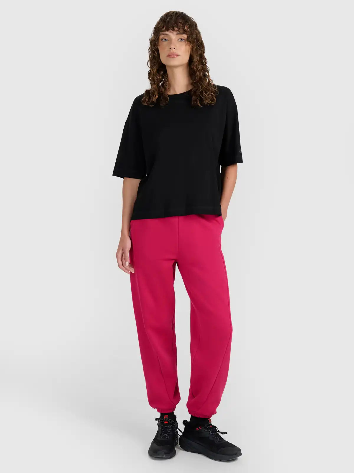 Женские джоггеры 4F F1205 4FWAW25TTROF1205 dark pink