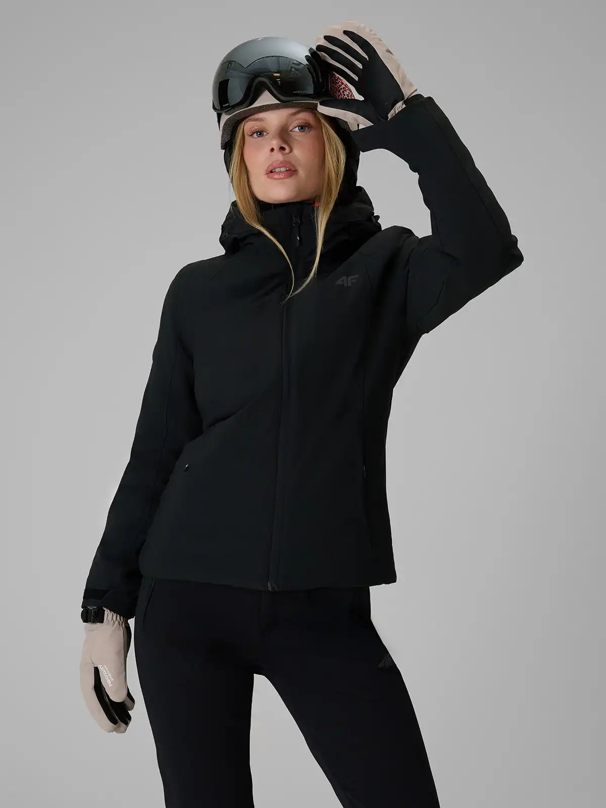 Женская лыжная куртка  4F F1221 4FWAW26TTJAF1221 deep black