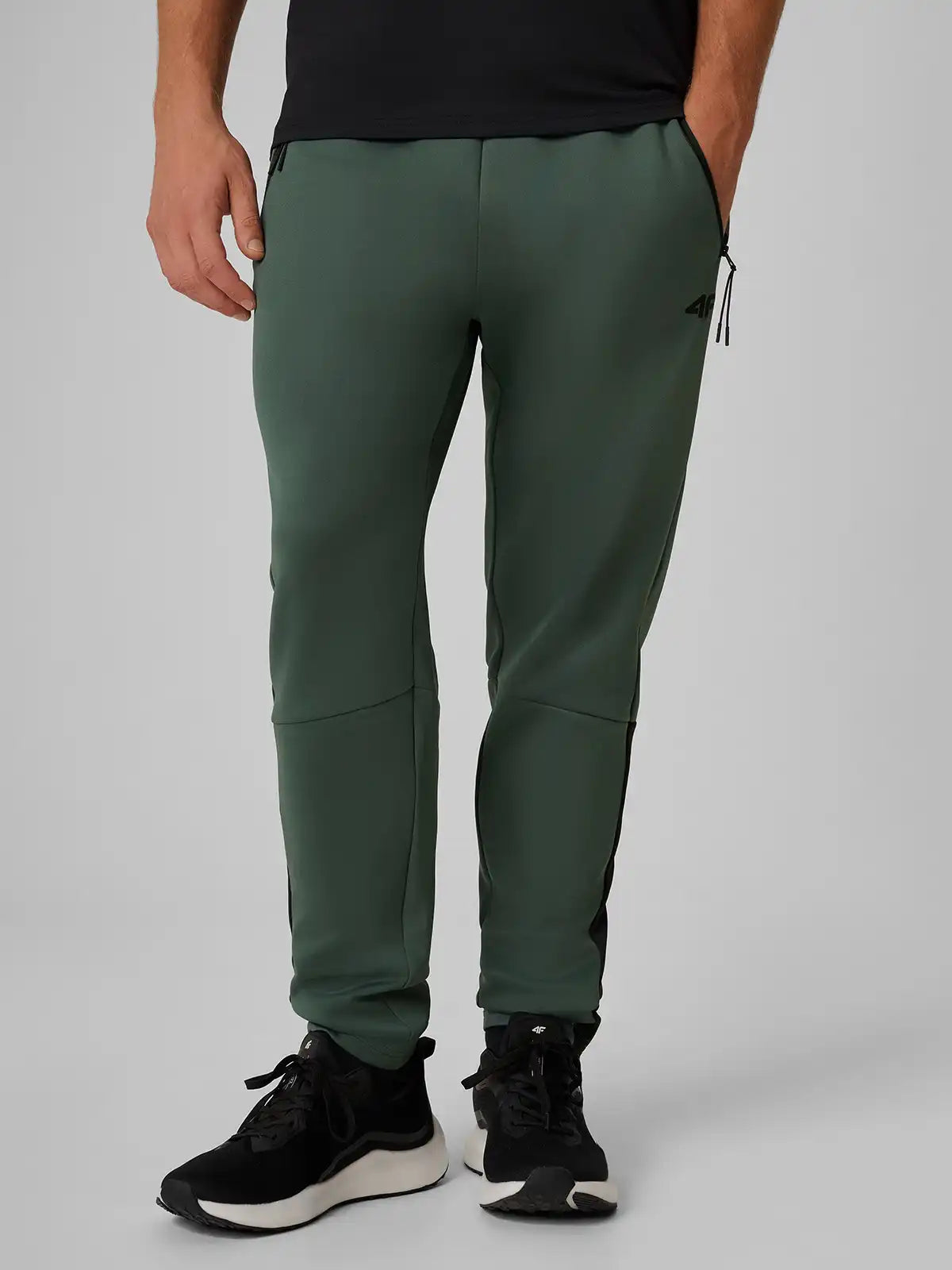 Pantaloni sportivi pentru bărbați 4F M1426 4FWAW26TFTRM1426 dark green