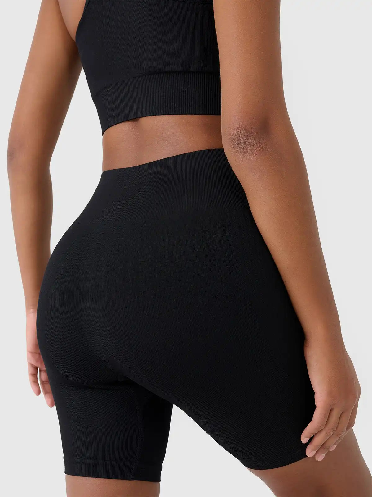 Женские короткие леггинсы для фитнеса 4F F087 4FWSS26TFSTF087 deep black