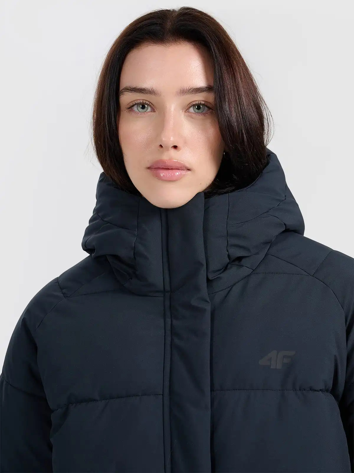 Jacheta de puf pentru femei cu glugă  4F F587 4FWAW25TDJAF587 deep black