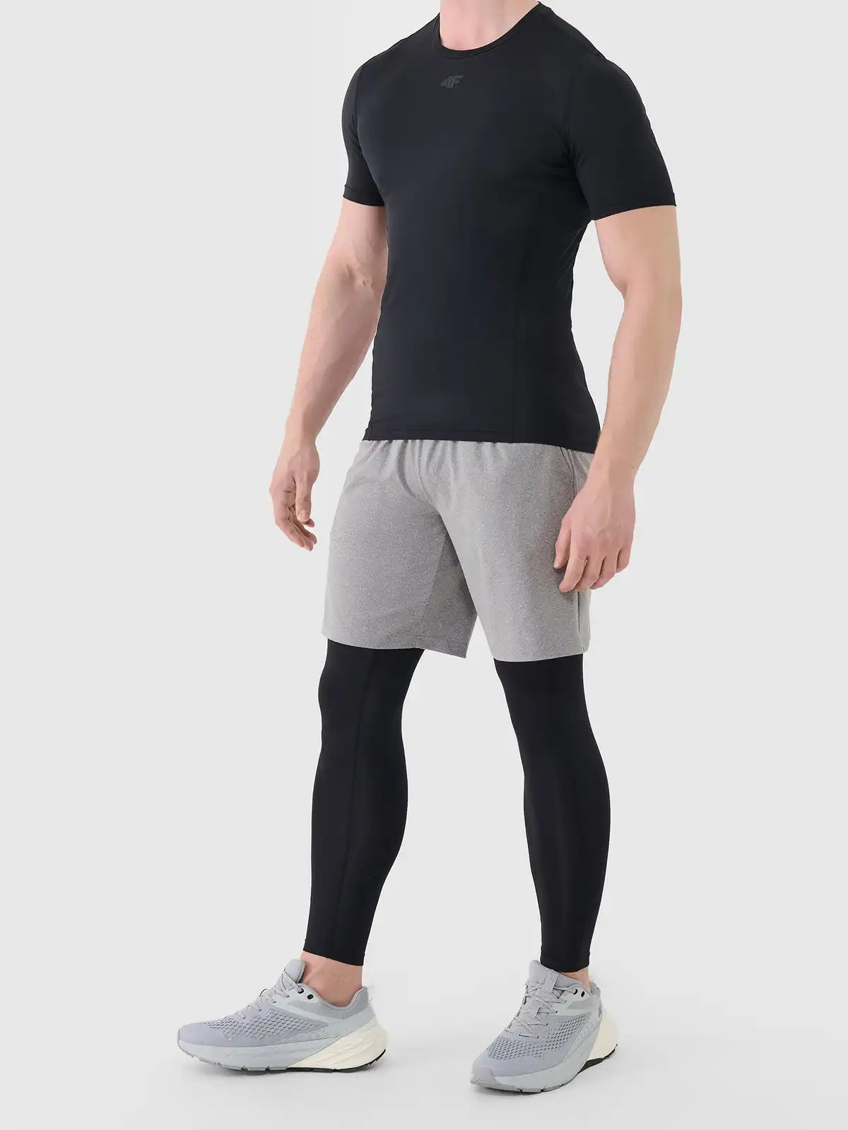 Pantaloni scurți de antrenament pentru bărbați  4F M1277 4FWSS26TFSHM1277 grey melange