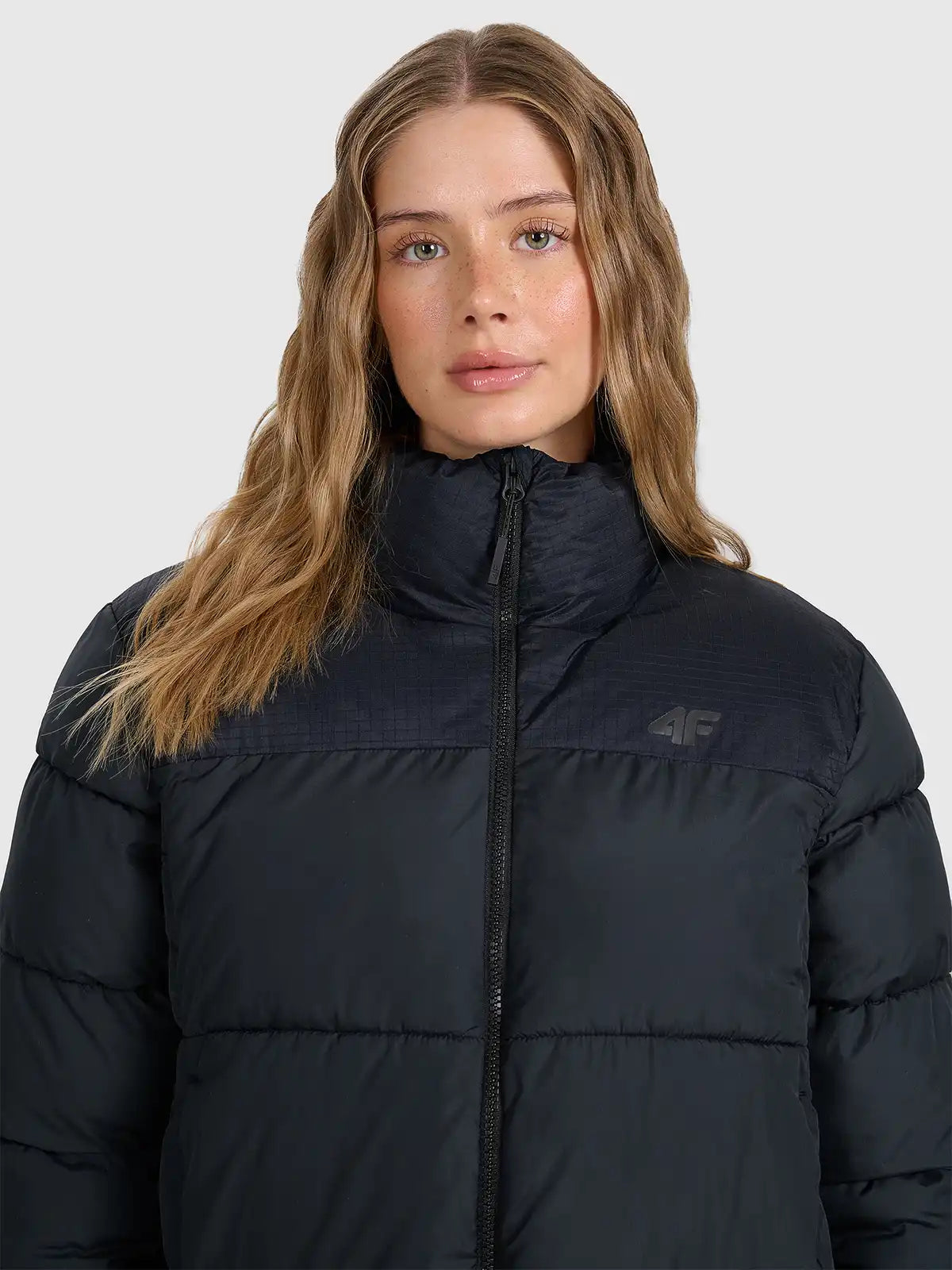 Женский пуховик 4F F581 4FWAW25TDJAF581 deep black