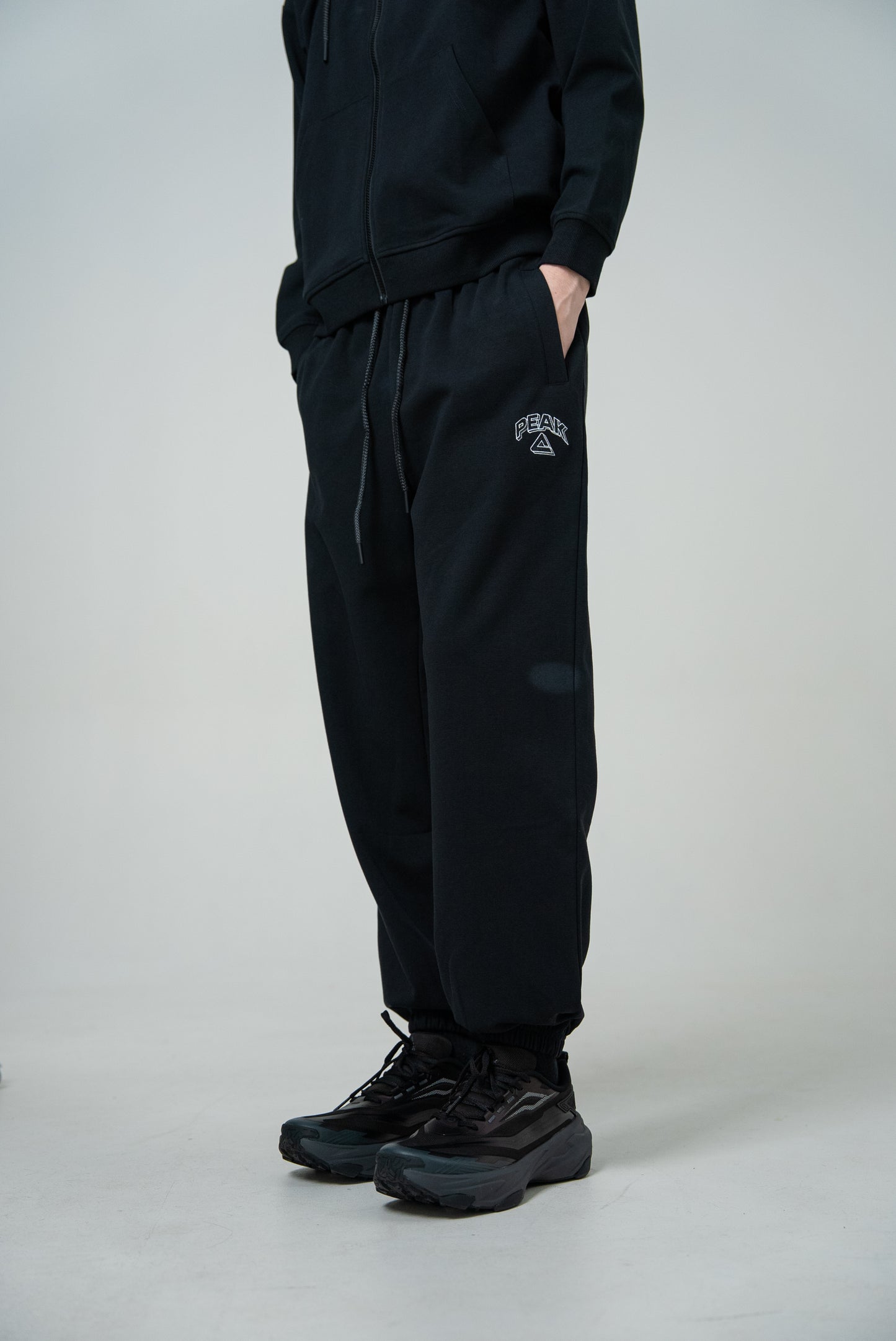 Мужские спортивные штаны Peak FWB253031 black