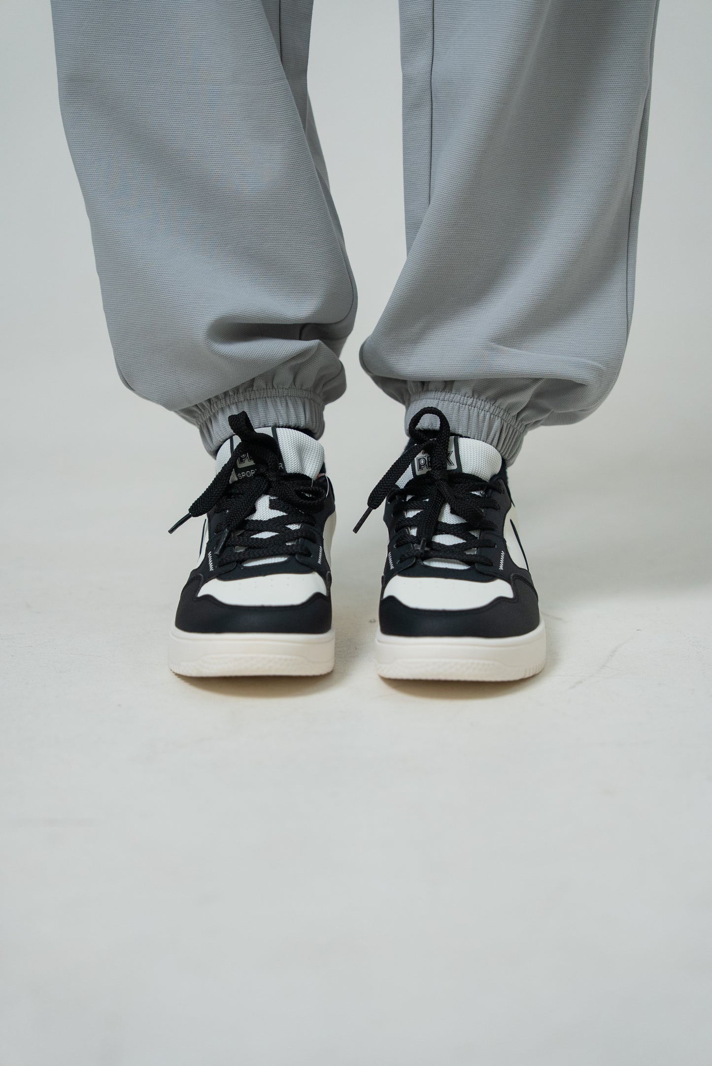 Adidași pentru bărbați Peak Casual  Retro Board EXT53527D black/white