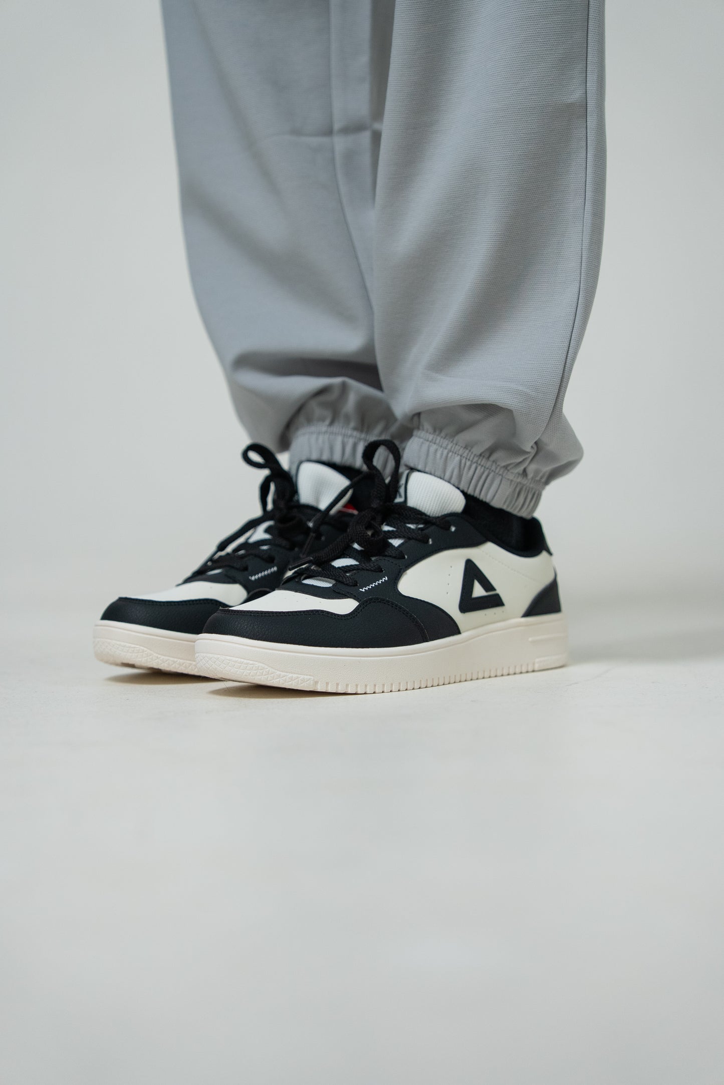 Adidași pentru bărbați Peak Casual  Retro Board EXT53527D black/white
