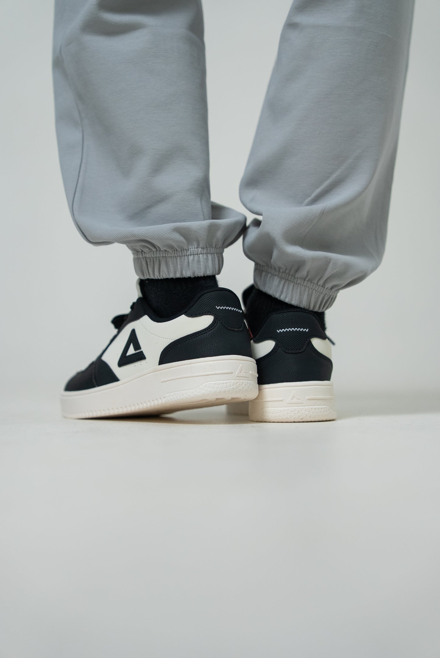 Adidași pentru bărbați Peak Casual  Retro Board EXT53527D black/white