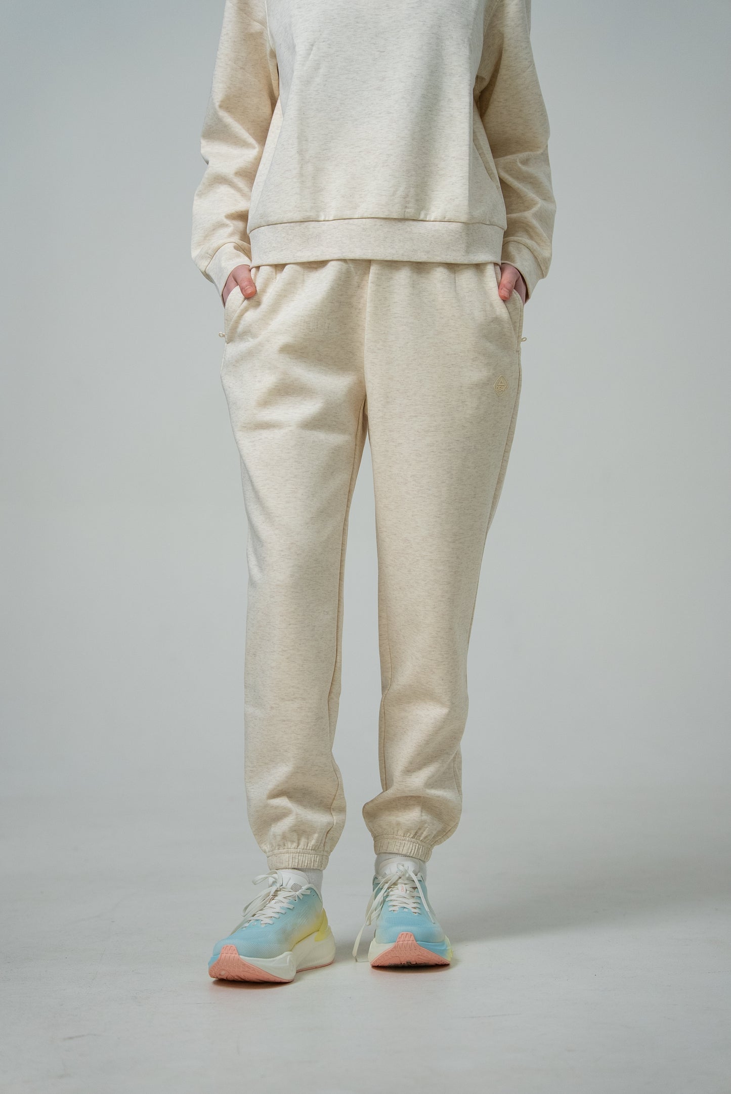 Joggeri pentru femei din fleece FW3253142 lt.melange khaki