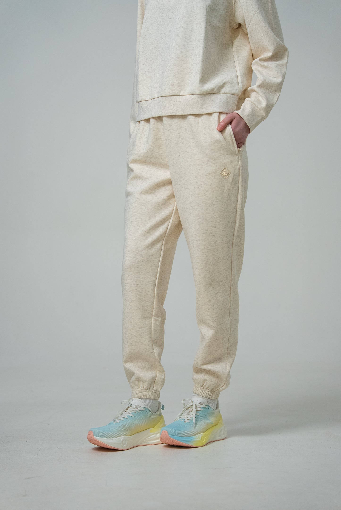 Joggeri pentru femei din fleece FW3253142 lt.melange khaki