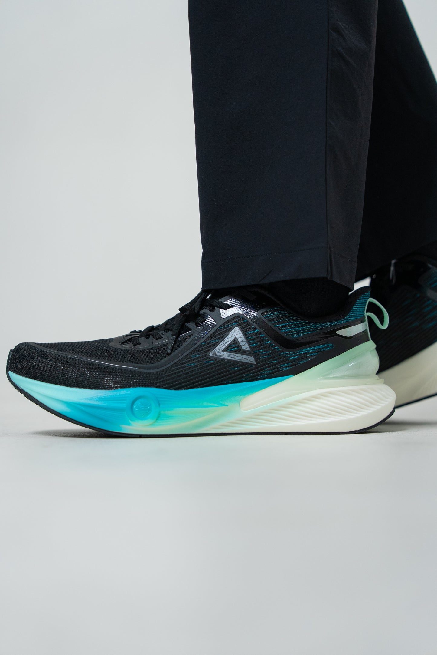 Кроссовки мужские для бега Peak Taichi 7.0 PRO ET52627D black/green