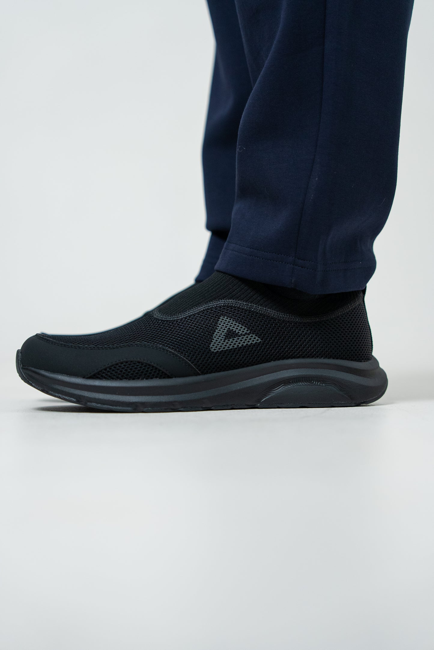 Кроссовки мужские Peak Casual EXT53421J all black
