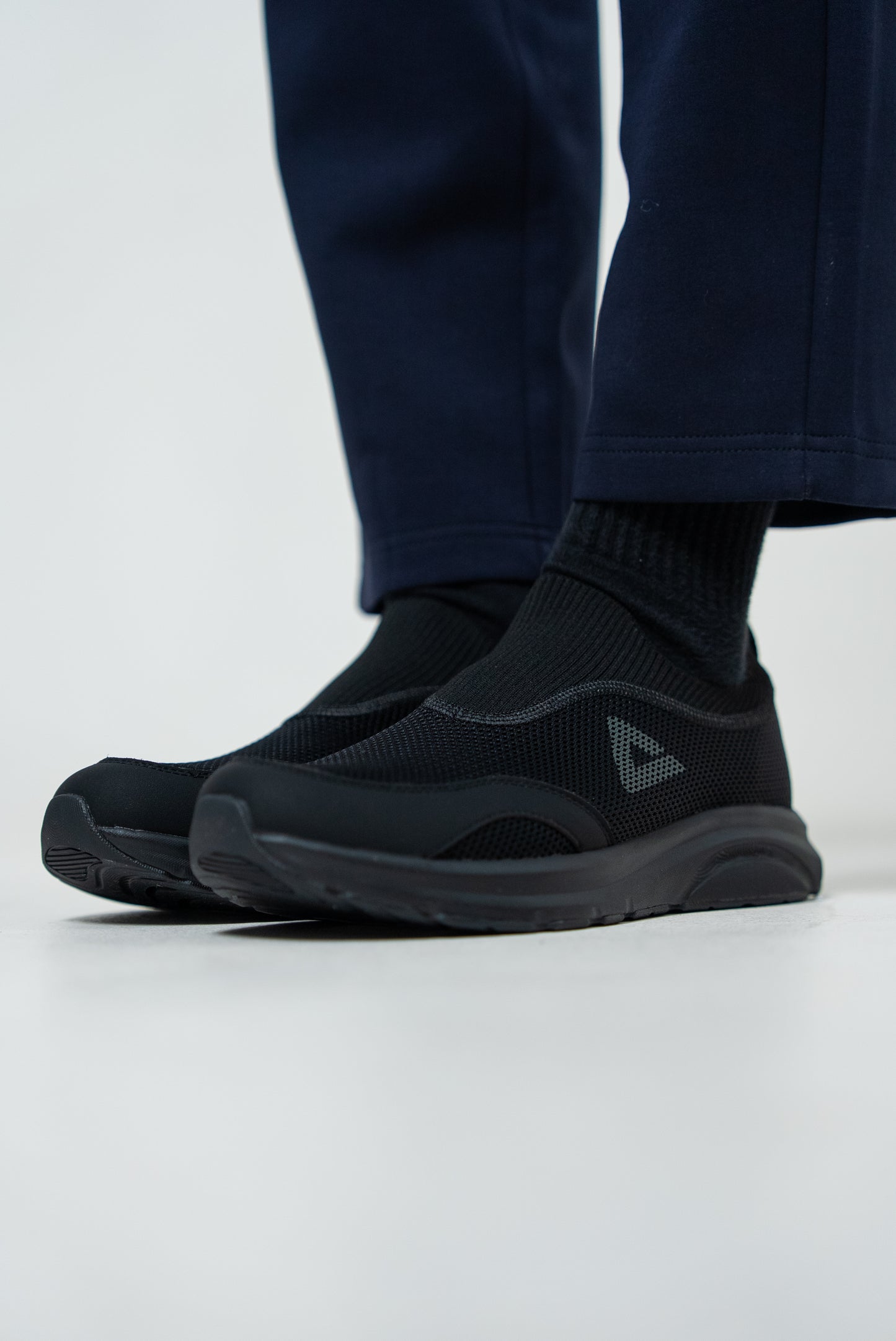Кроссовки мужские Peak Casual EXT53421J all black