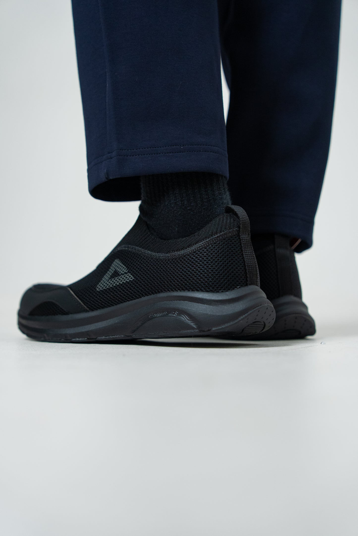 Кроссовки мужские Peak Casual EXT53421J all black