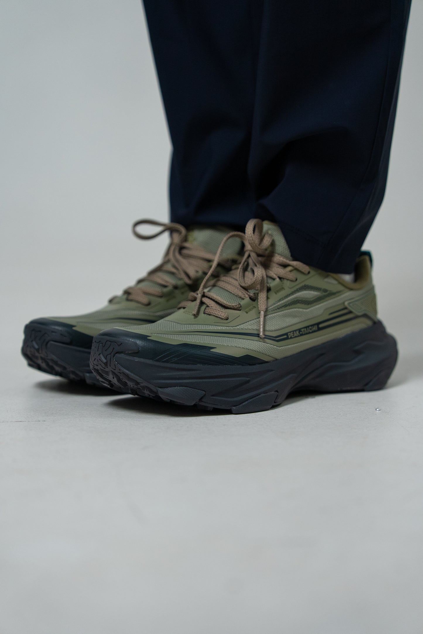 Кроссовки мужские Peak Casual EXT53847G Traveller V1 ash green