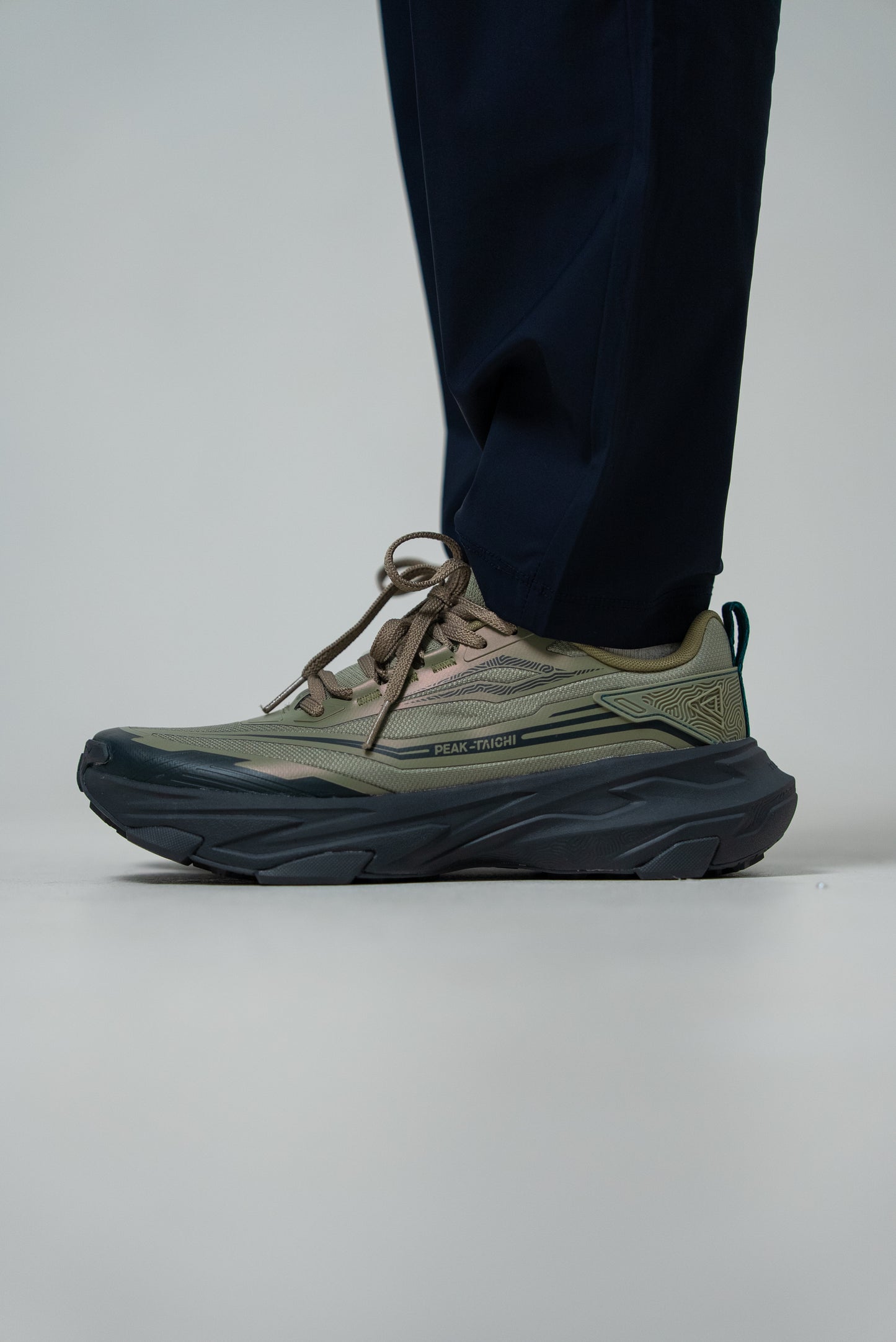 Кроссовки мужские Peak Casual EXT53847G Traveller V1 ash green