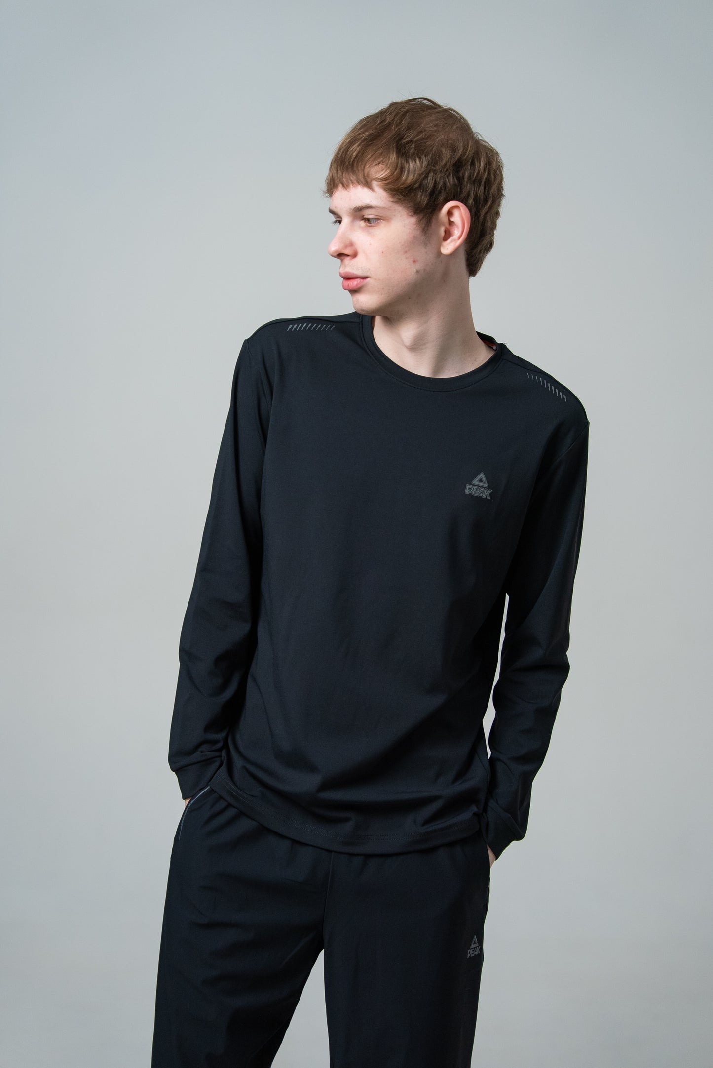 Мужской лонгслив  для бега Peak FW6253245 black