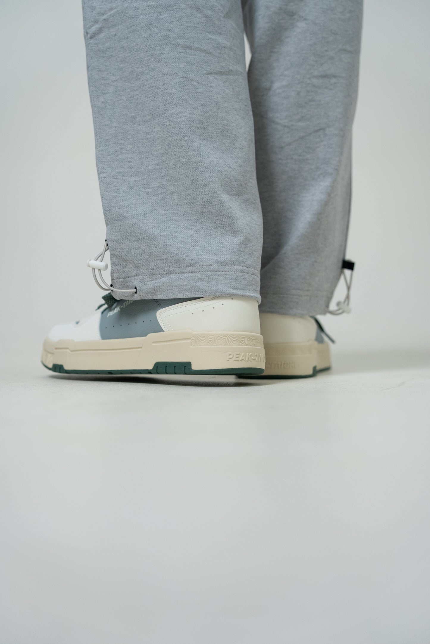 Adidași pentru bărbați Peak Casual EXT53447B white/grey/green