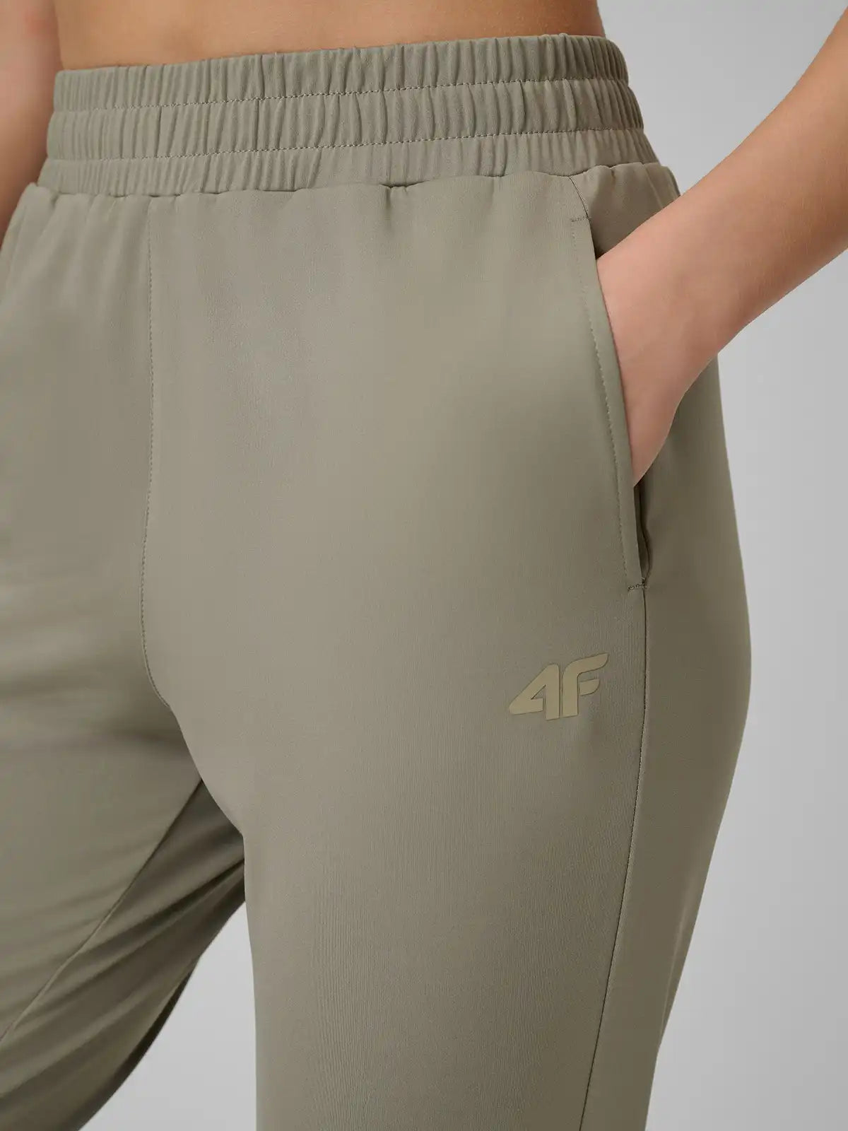 Pantaloni sport pentru femei 4F  F1074 4FWSS26TFTRF1074 green