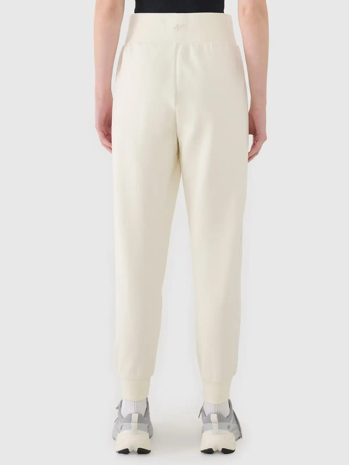 Joggeri pentru femei 4F F1196 4FWAW25TTROF1196 creme