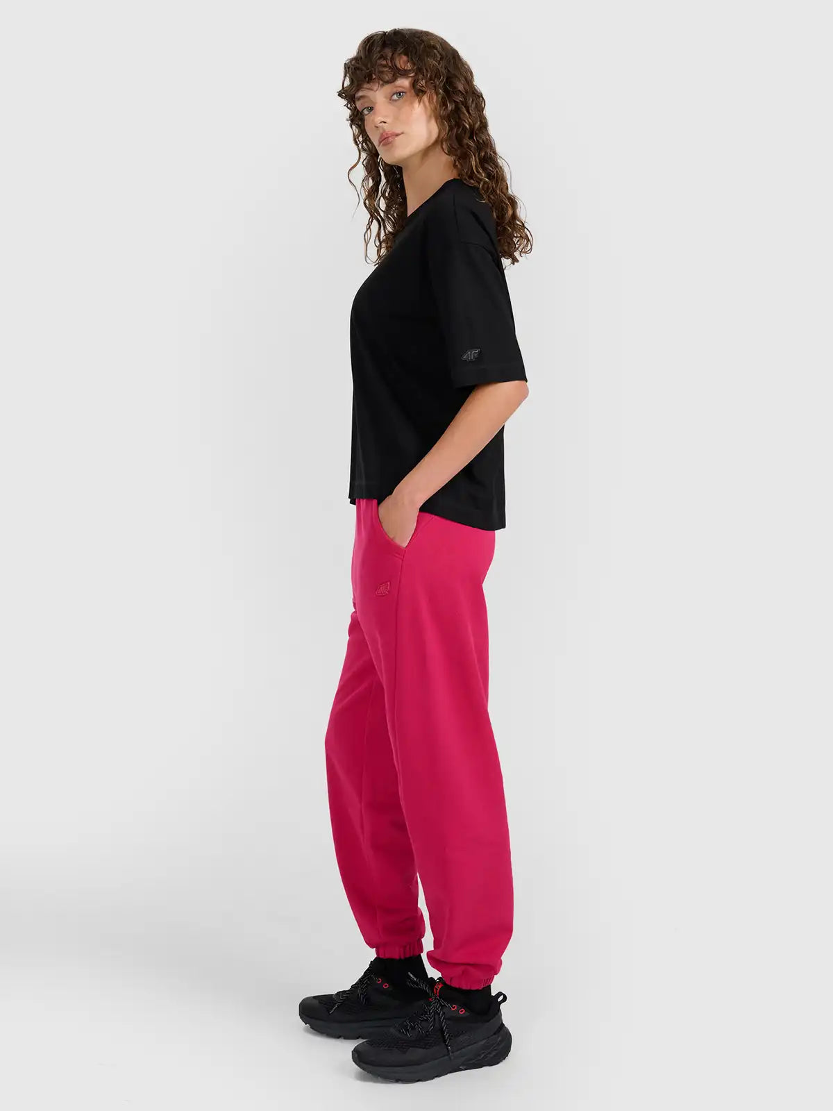 Женские джоггеры 4F F1205 4FWAW25TTROF1205 dark pink