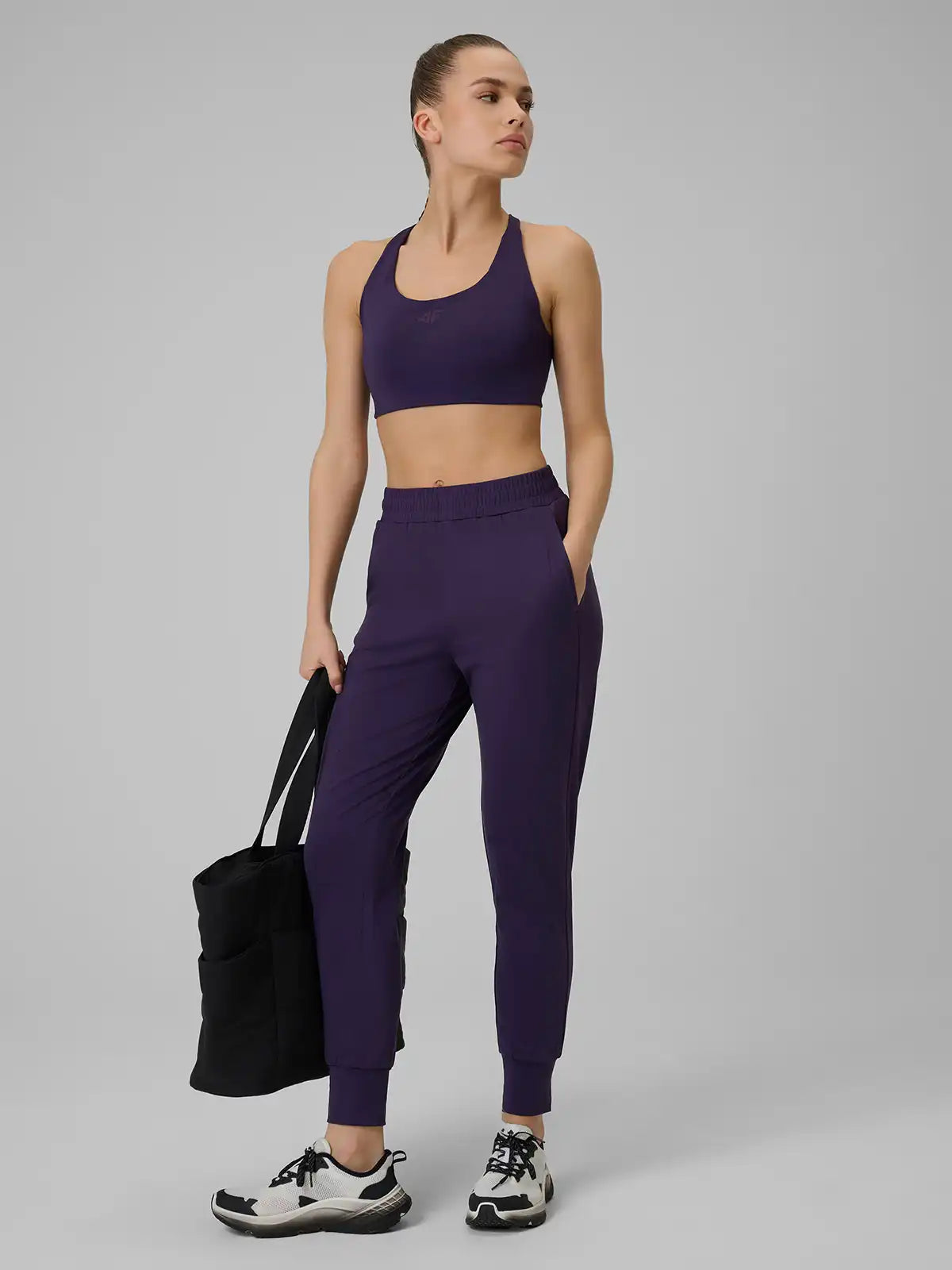 Pantaloni sport pentru femei 4F  F1074 4FWSS26TFTRF1074 dark violet