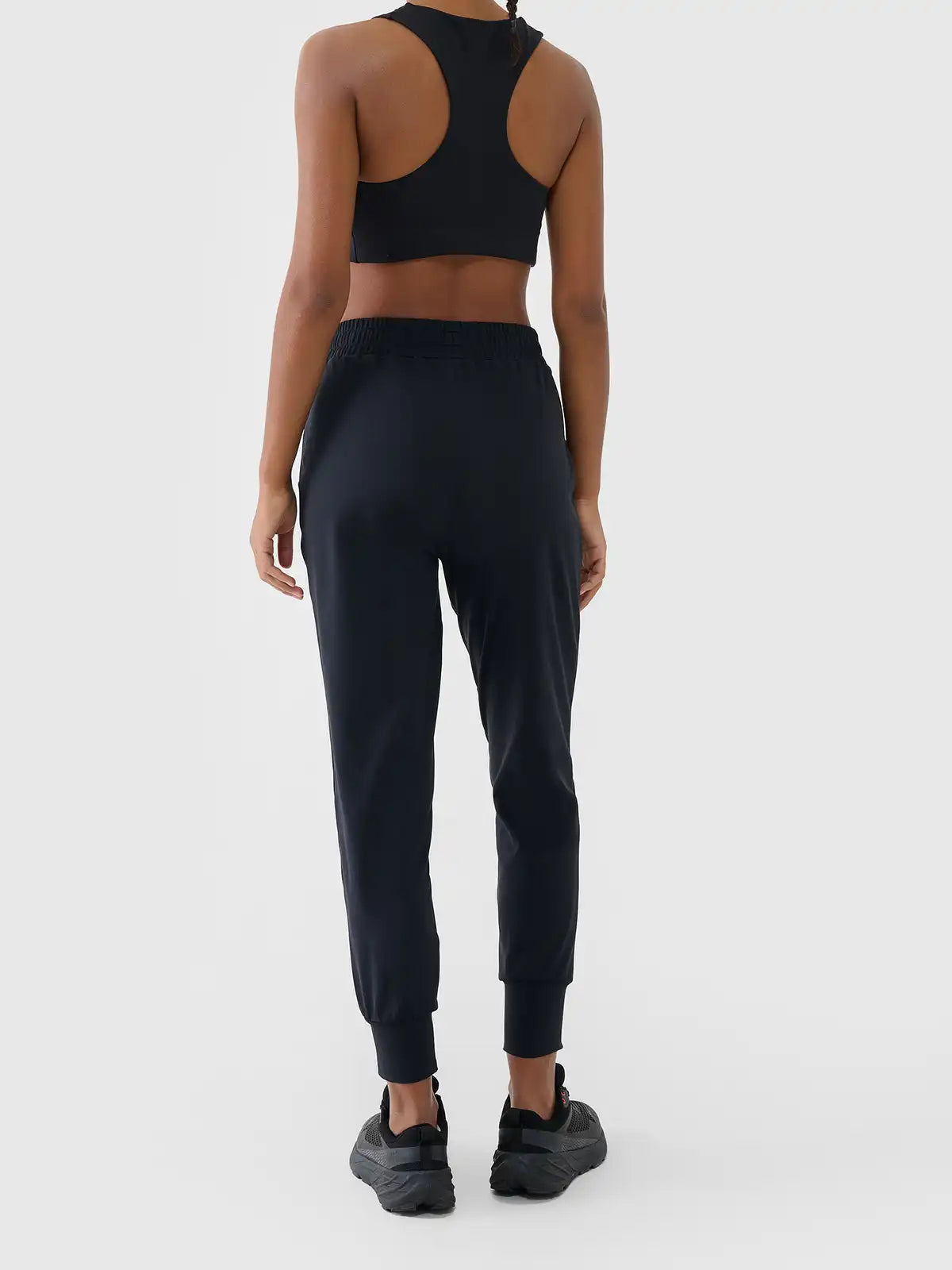  Pantaloni sport pentru femei 4F  F1074 4FWSS26TFTRF1074 deep black