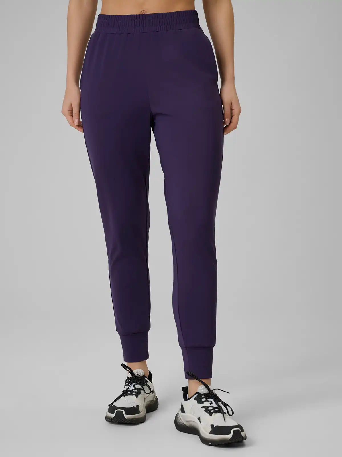 Pantaloni sport pentru femei 4F  F1074 4FWSS26TFTRF1074 dark violet