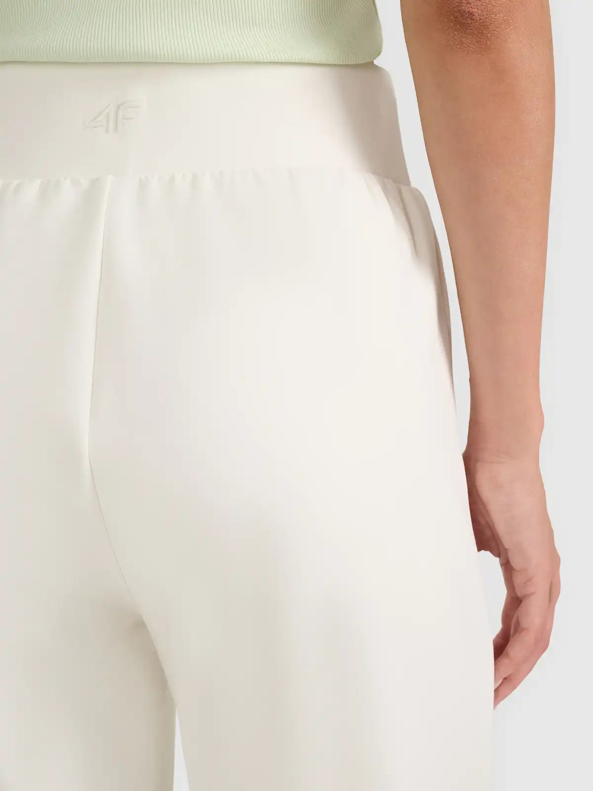 Joggeri pentru femei 4F F1196 4FWAW25TTROF1196 creme
